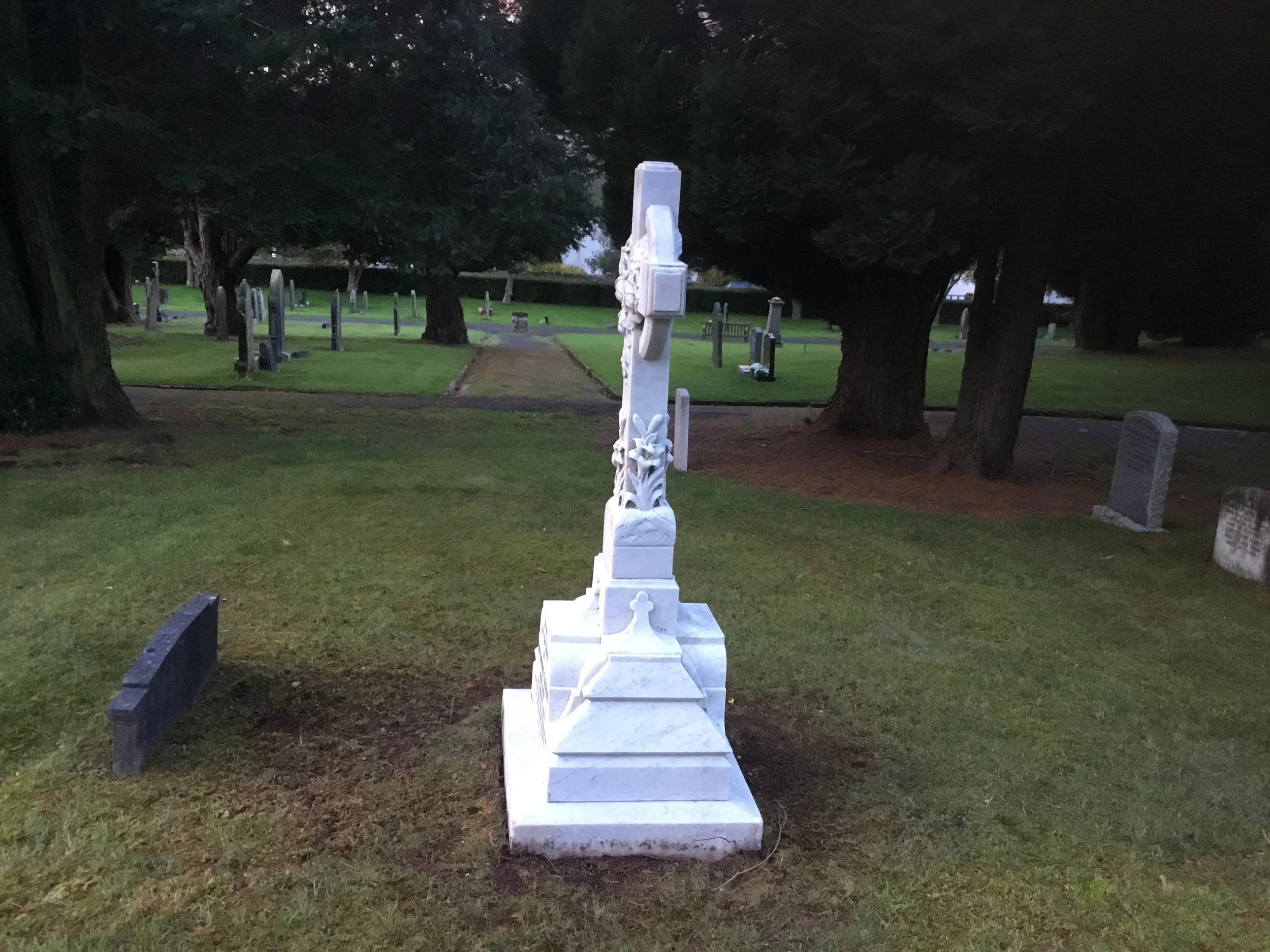 Fr Hill grave 1.jpeg