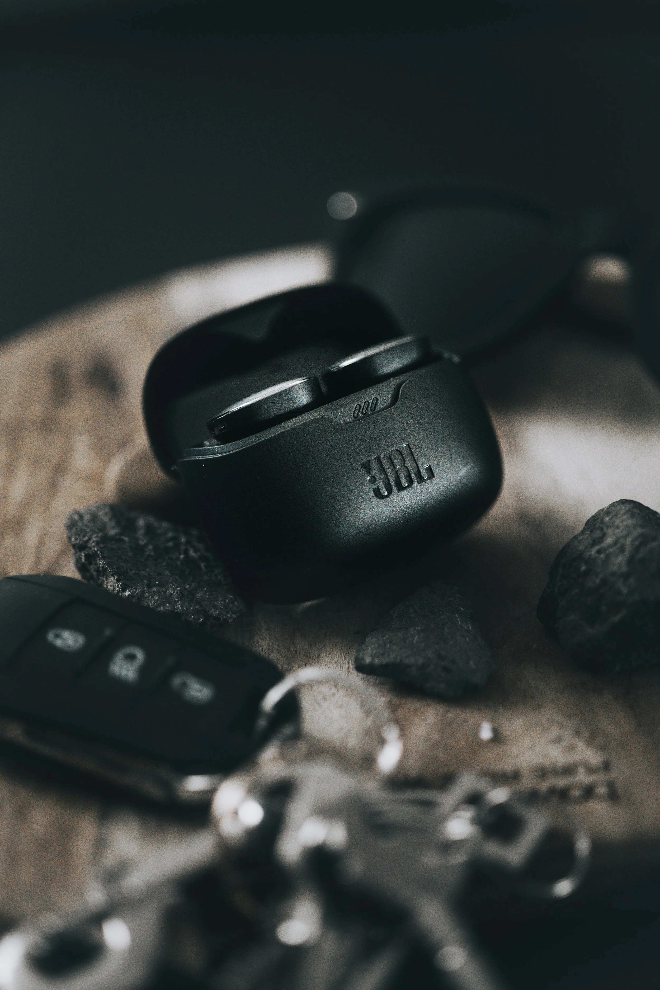 Chafouk Idrissi fotografie - JBL in ear headphones.jpg