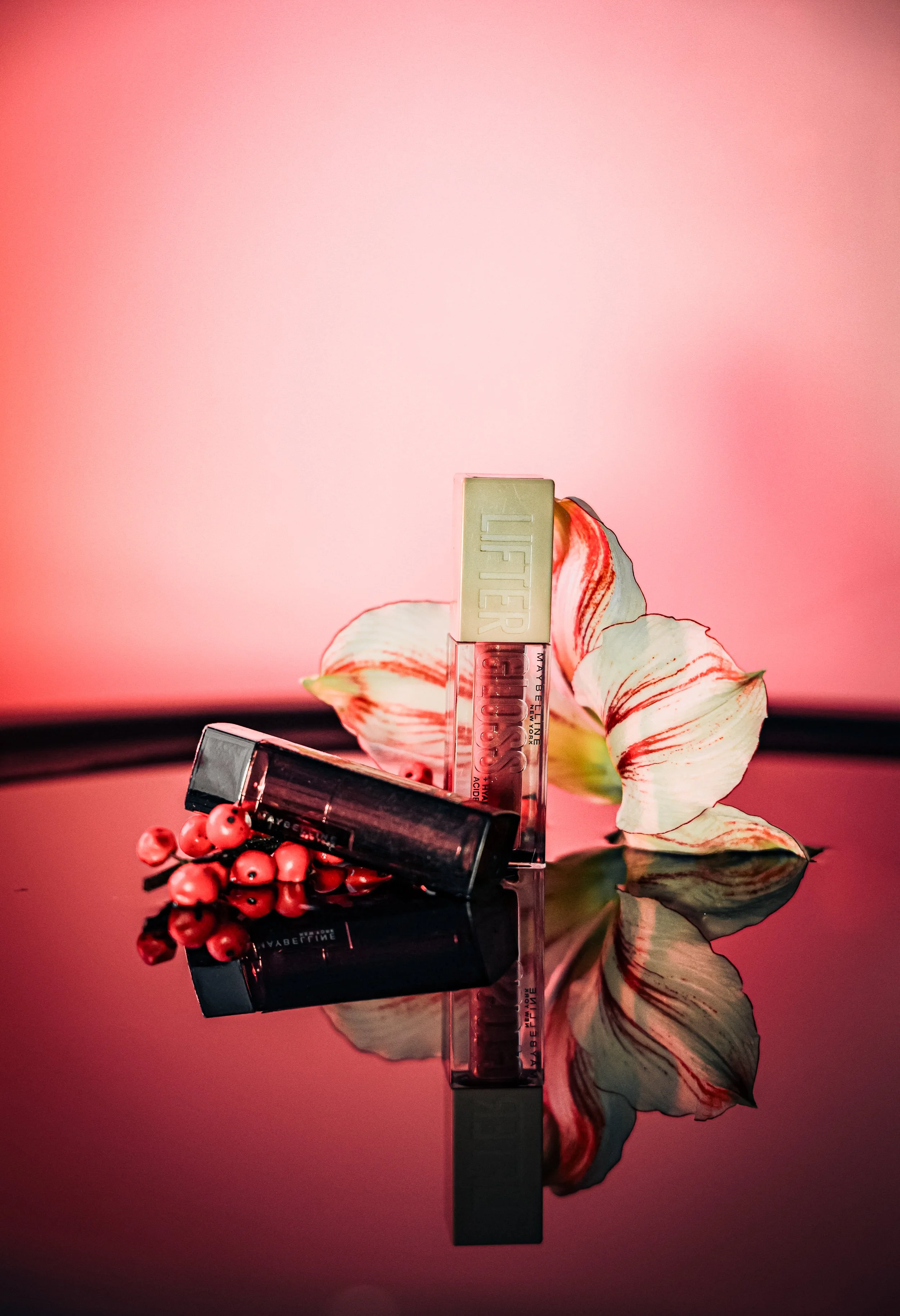 Maybelinne lifter gloss and lipstick colorfull christmas product fotoshoot