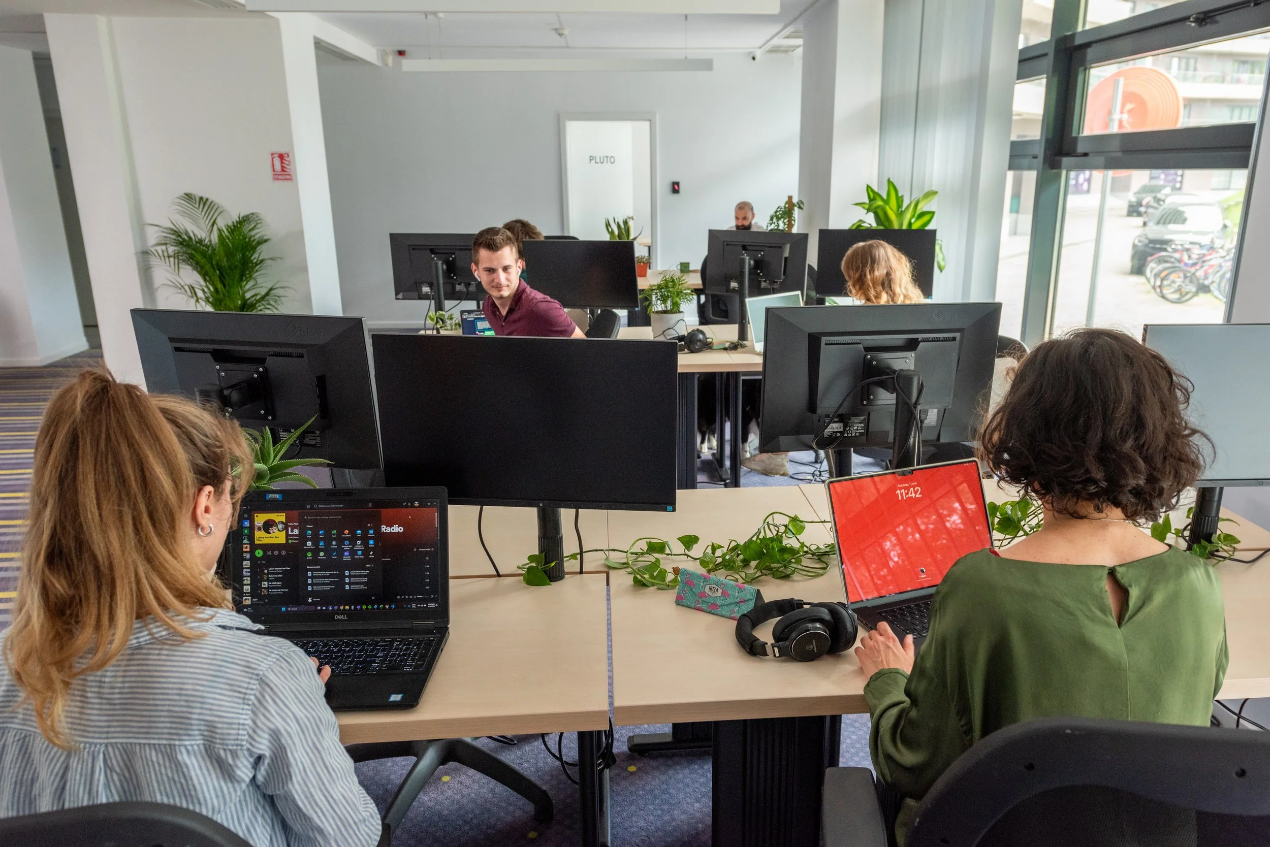 Why Coworking Beats Working from Home