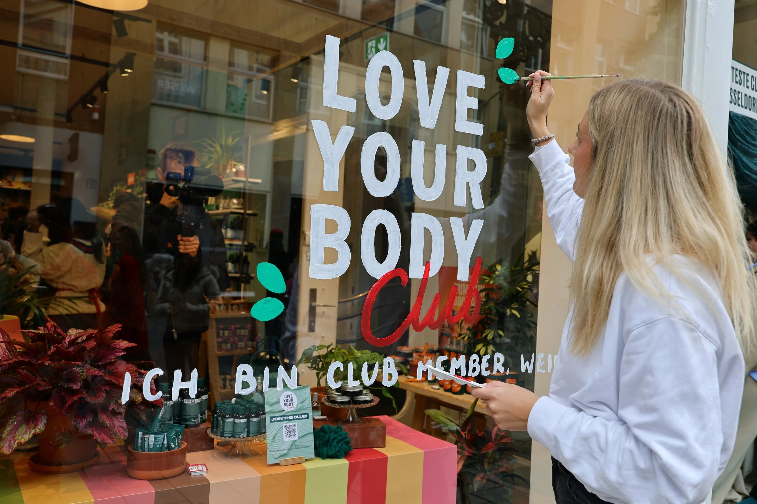 Live-Bemalung des Schaufensters – Foto: Uwe Erensmann