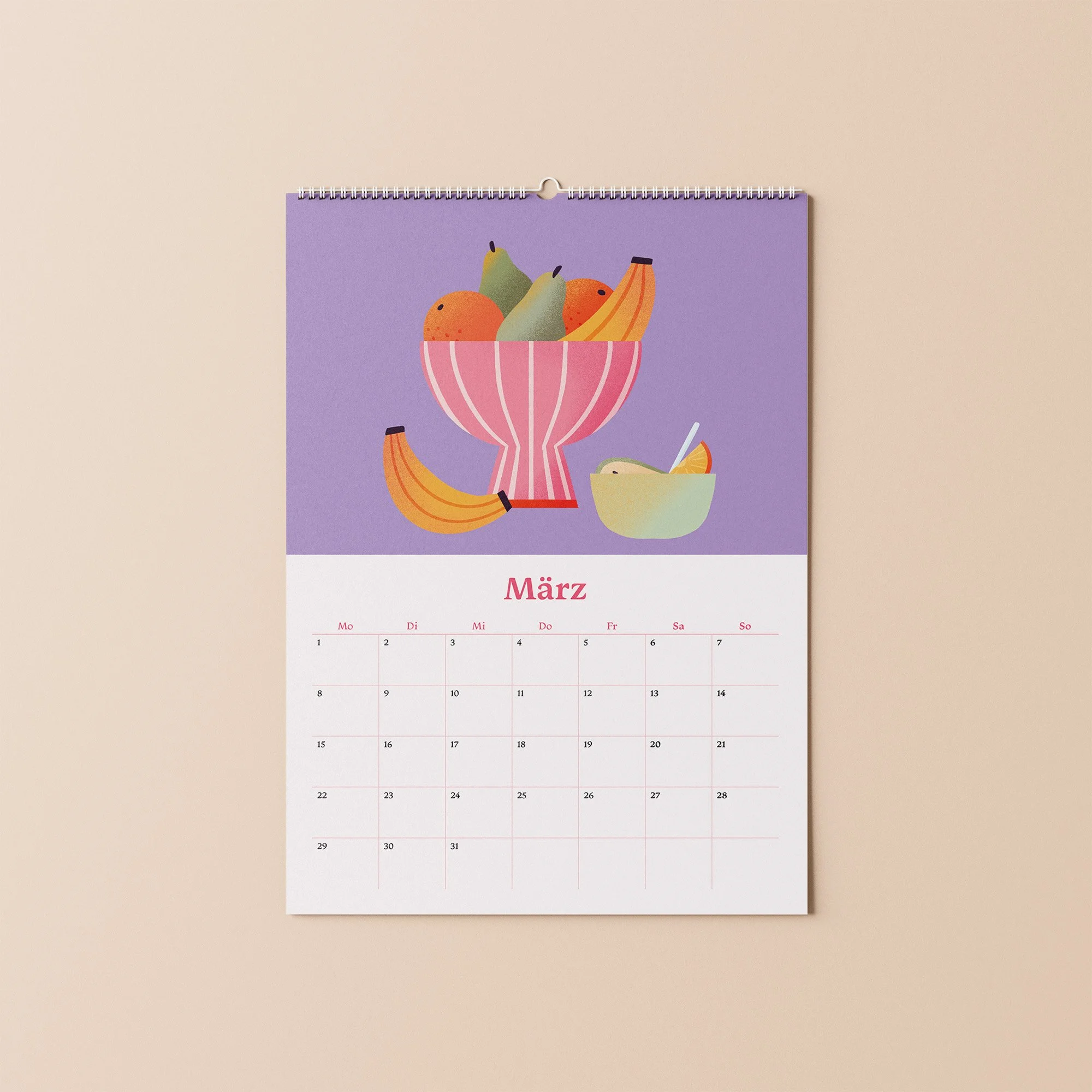 Kalender 2027 Monatsblatt März – illustriertes Stillleben mit Obstschale auf lila Hintergrund