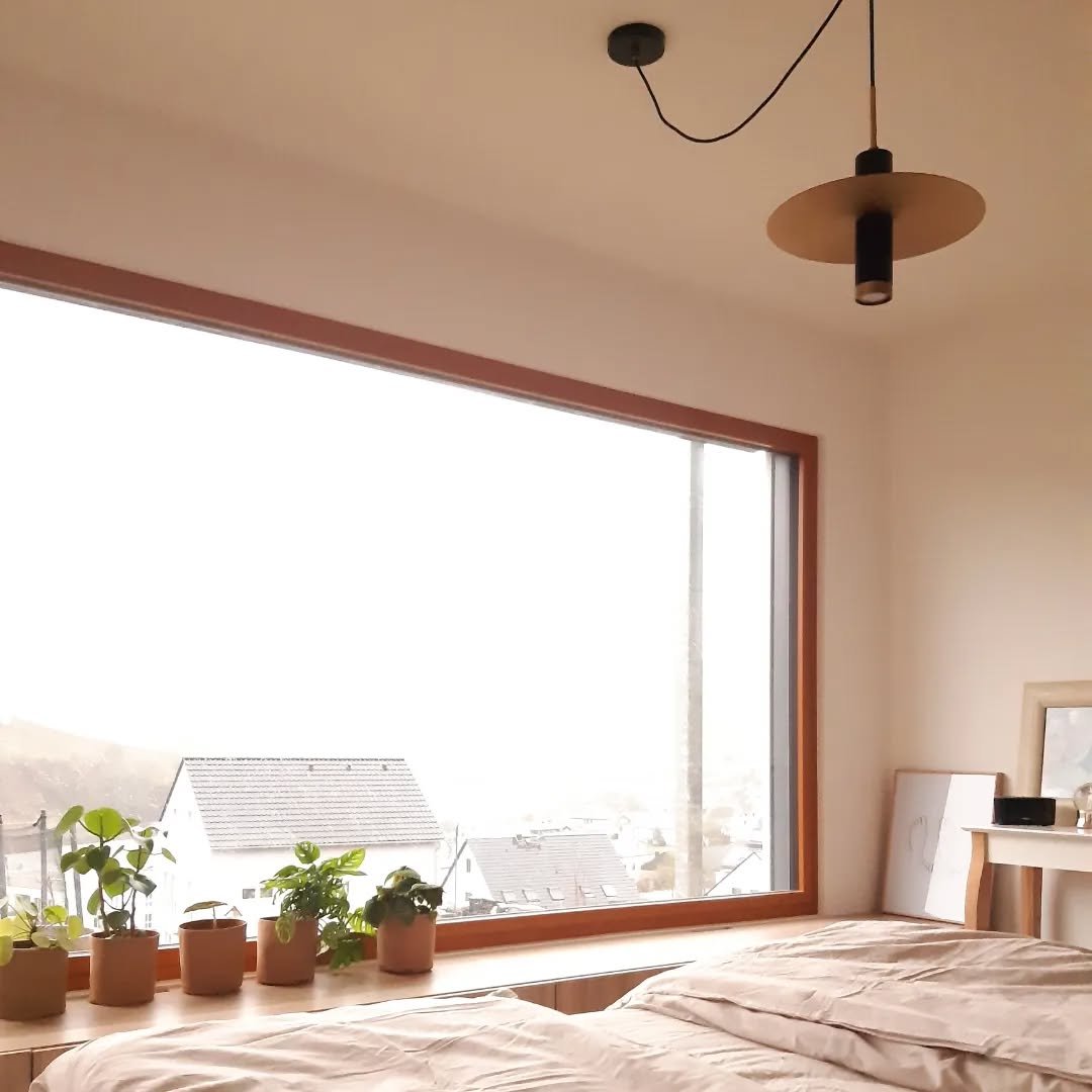 Nach einem ruhigen, sonnigen Samstag haben wir einen echt st&uuml;rmischen Sonntag. Man hat kaum Lust, um das Bettchen zu verlassen.... l&auml;sst das Wochenende gut ausklingen!

#thehouseadventure #schlafzimmer #schlafzimmerinspiration #ruhigefarben