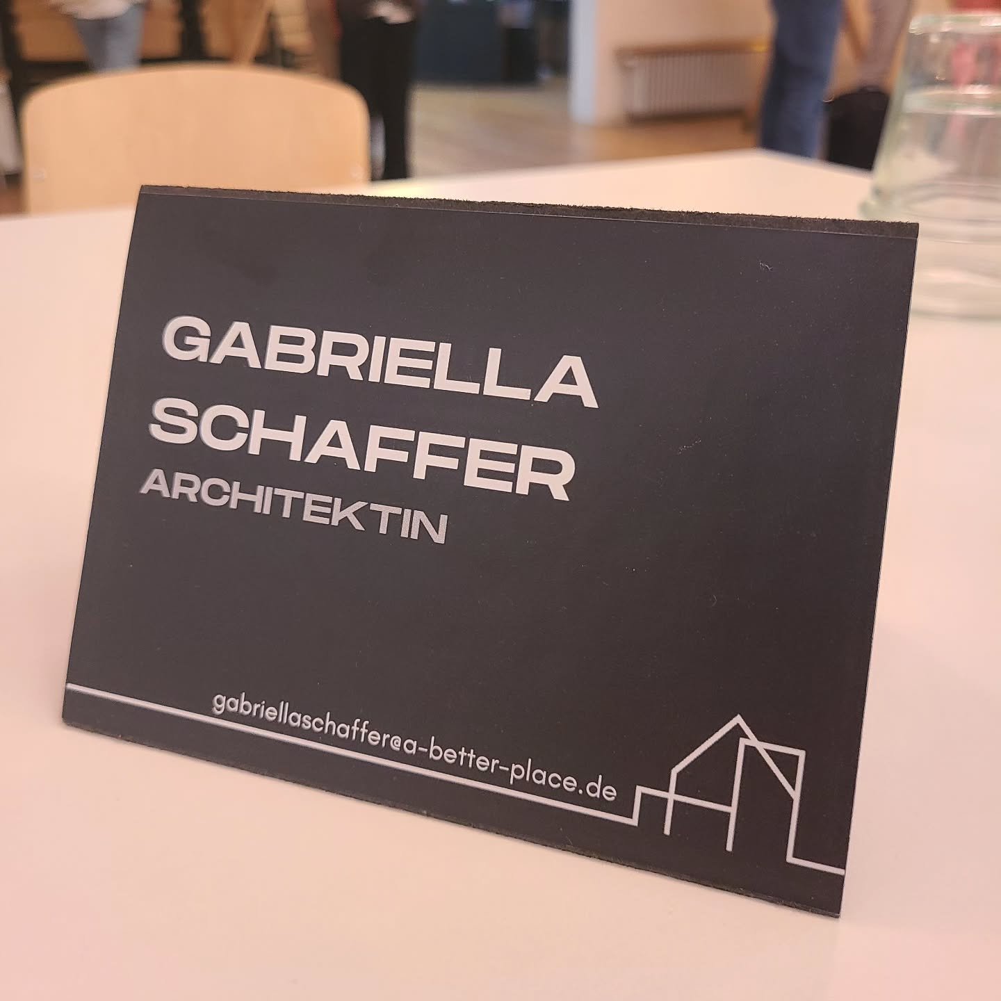Heute war ich beim Traumhaustag in M&uuml;nchen &ndash; organisiert von @abetterplace_architekten &ndash; und bin immer noch voller Eindr&uuml;cke!
Ein gro&szlig;artiges Event, bei dem zuk&uuml;nftige Bauherr:innen auf Architekt:innen treffen, Fragen