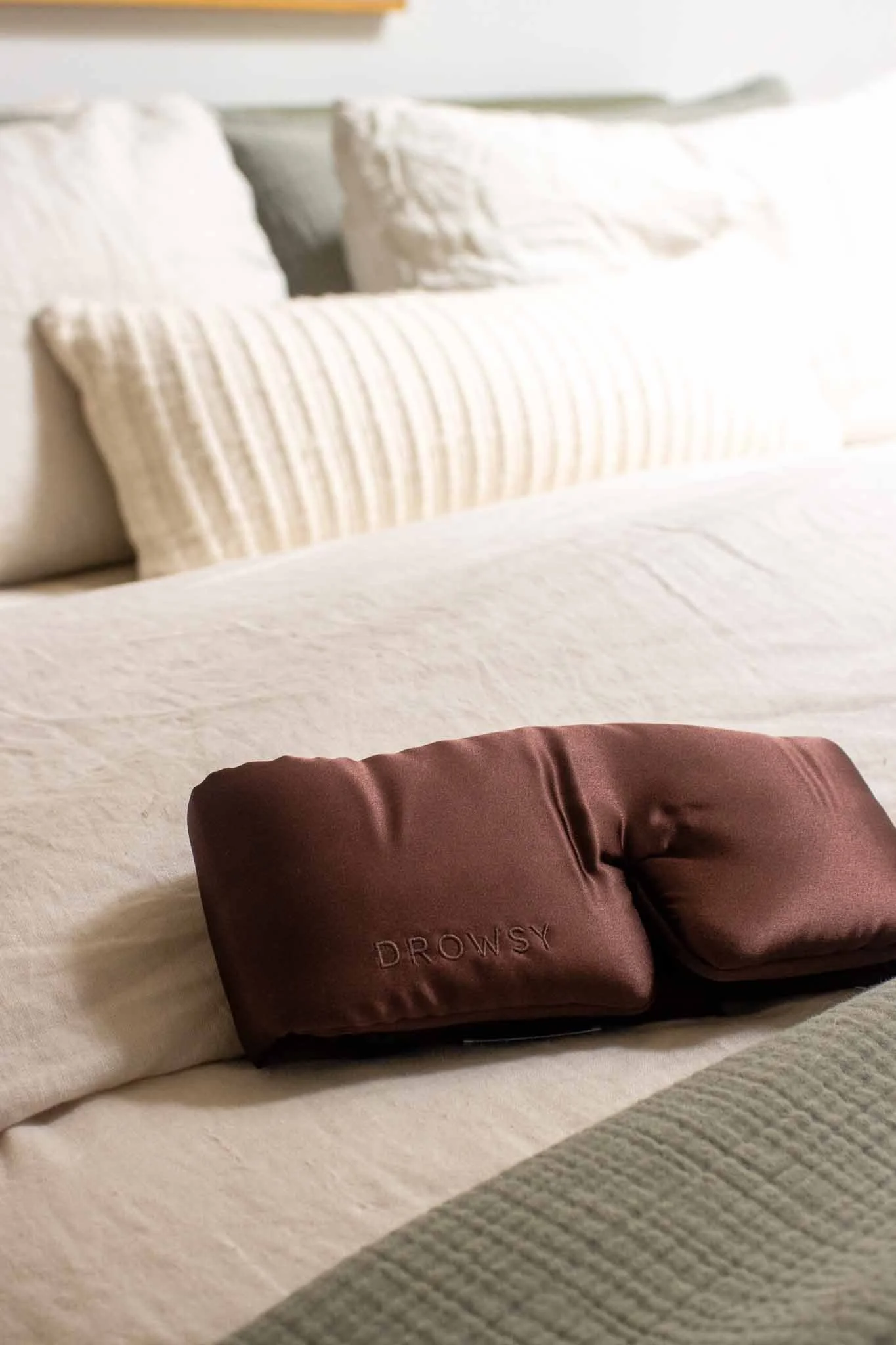 Luxury eye mask provided for your Intensive