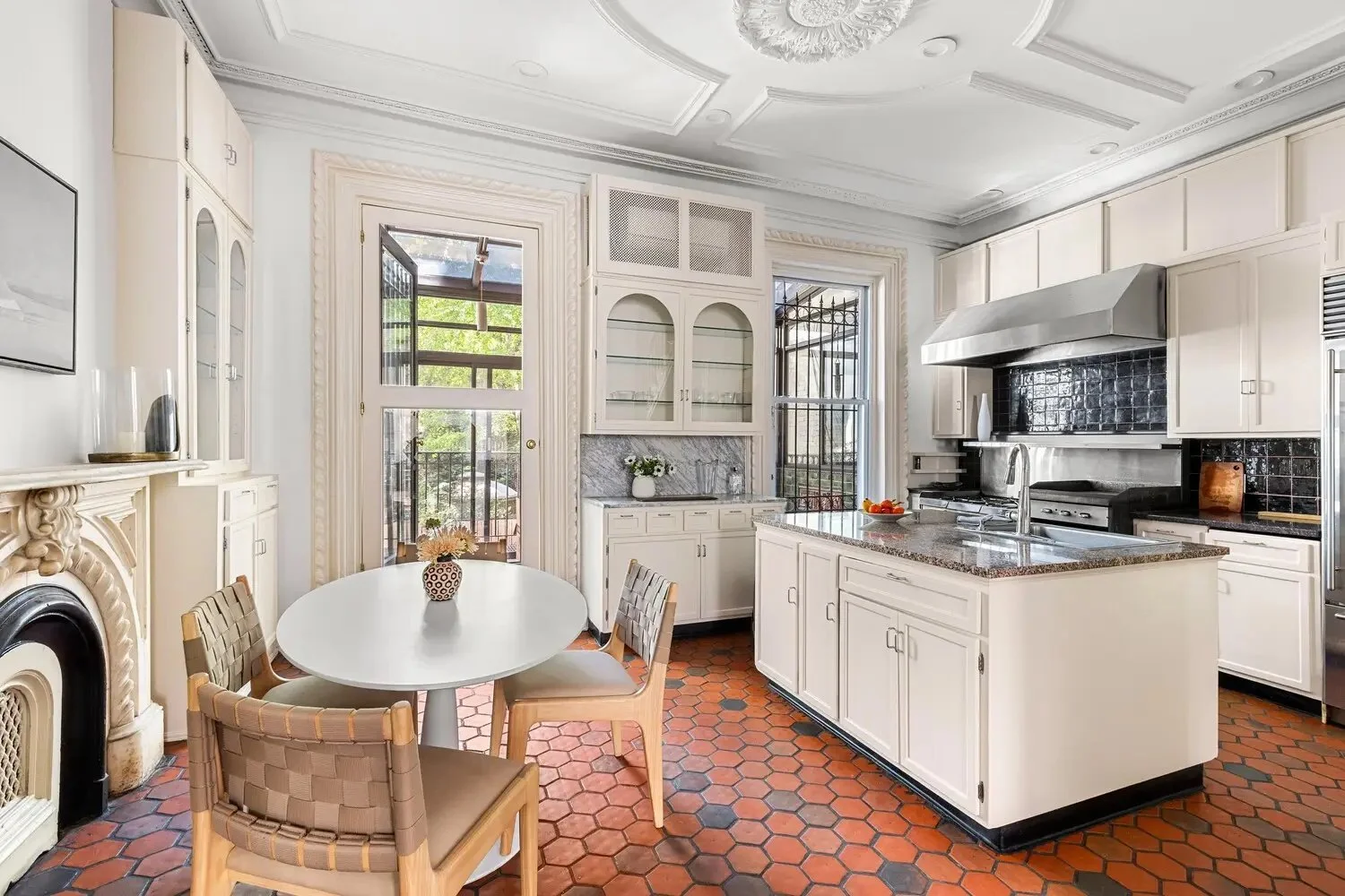 305 East 18th St, Gramercy, Manhattan, New York, Projects, Loudon, Staging, Styling, Interior Design, Real Estate, Luxury, Home, Kitchen, City Views, Historical, Antique, Modern