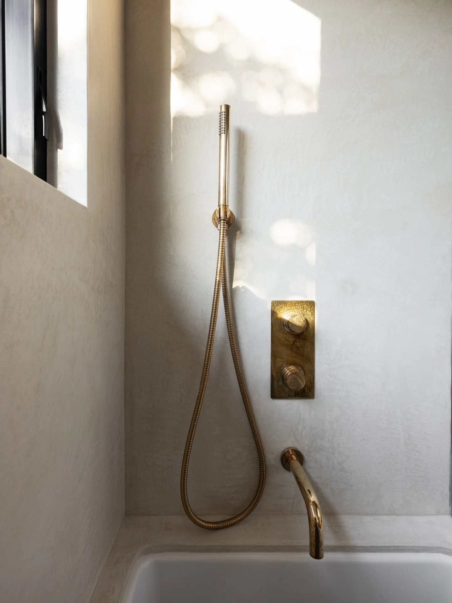 Details ✨ We found the PERFECT tadelakt shade for this bathroom - it has a neutral to cool undertone &amp; it pulls a bit earthy, but doesn&rsquo;t feel too warm. If you&rsquo;re interested in the exact shade, comment &ldquo;tadelakt&rdquo; and I&rsq