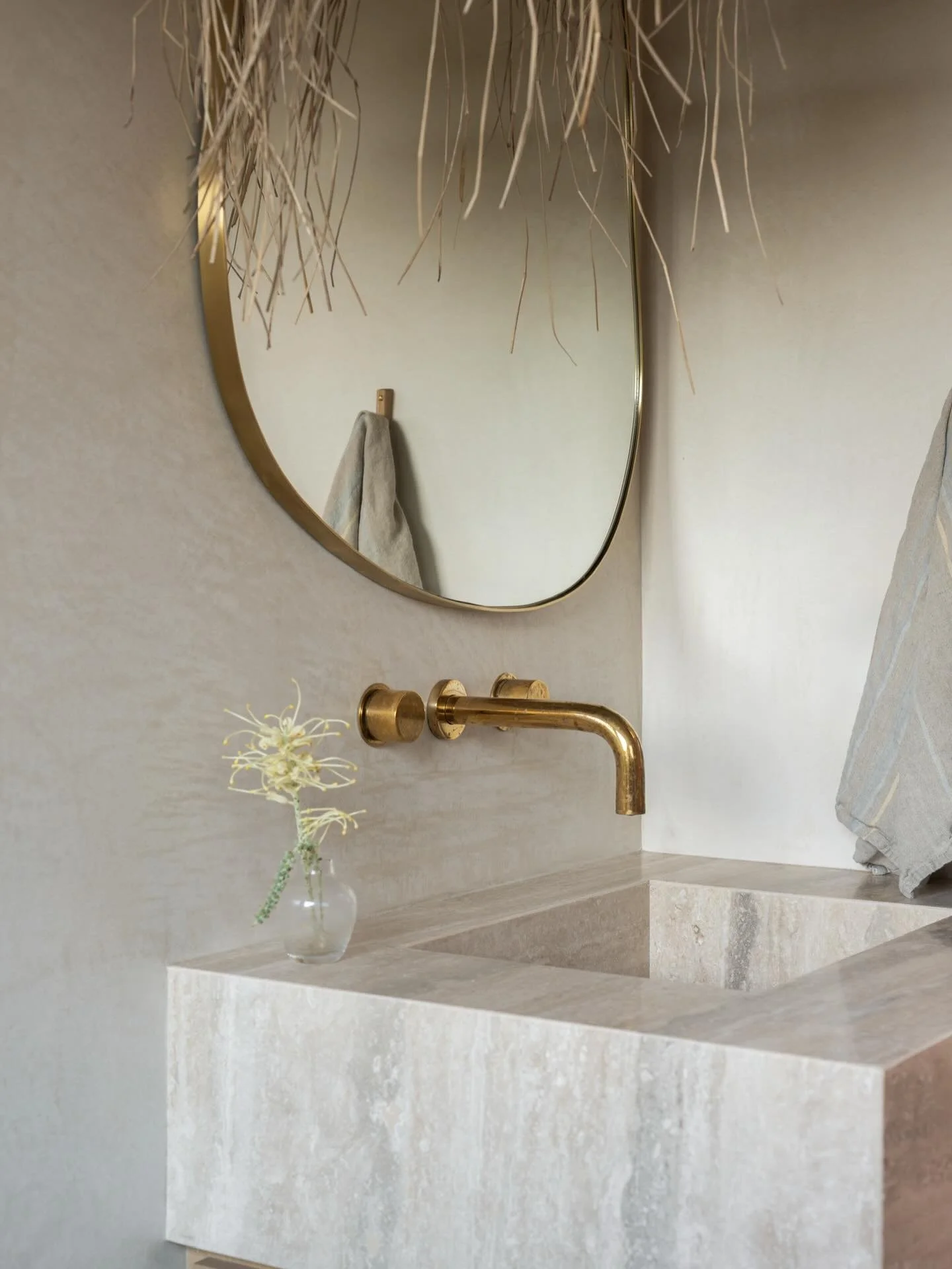 There&rsquo;s nothing like a bathroom that evokes major spa vibes 🤌🏼

__________________________

Design: @californiarevivalstudio | Project: #CRSxCalifornia
Photography: @charlotteleaphotography 
Styling: @californiacasa 
Build: @propacificbuilder