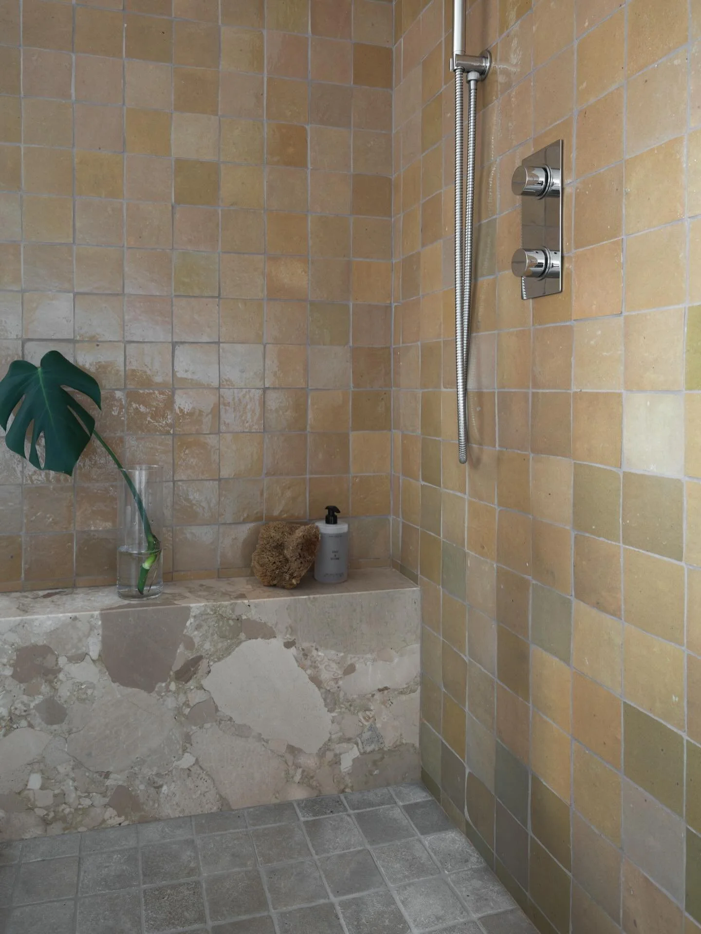 A blend of limestone, zellige, Ceppo, &amp; white oak to steal my heart 🤍

_________________________

Design: @californiarevivalstudio | Project: #CRSxCalifornia
Build: @propacificbuilders 
Photography: @charlotteleaphotography 
Styling: @california