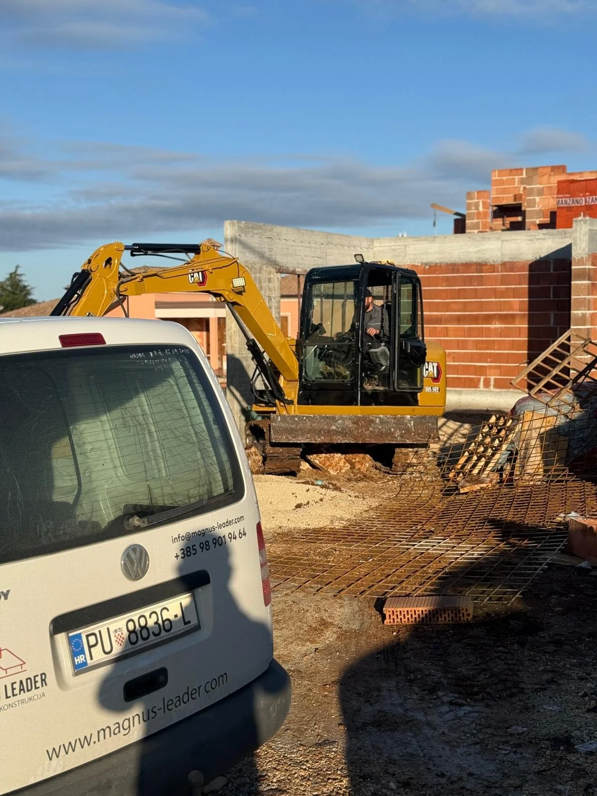 Magnus Leader je građevinska tvrtka koja nudi usluge iskopa