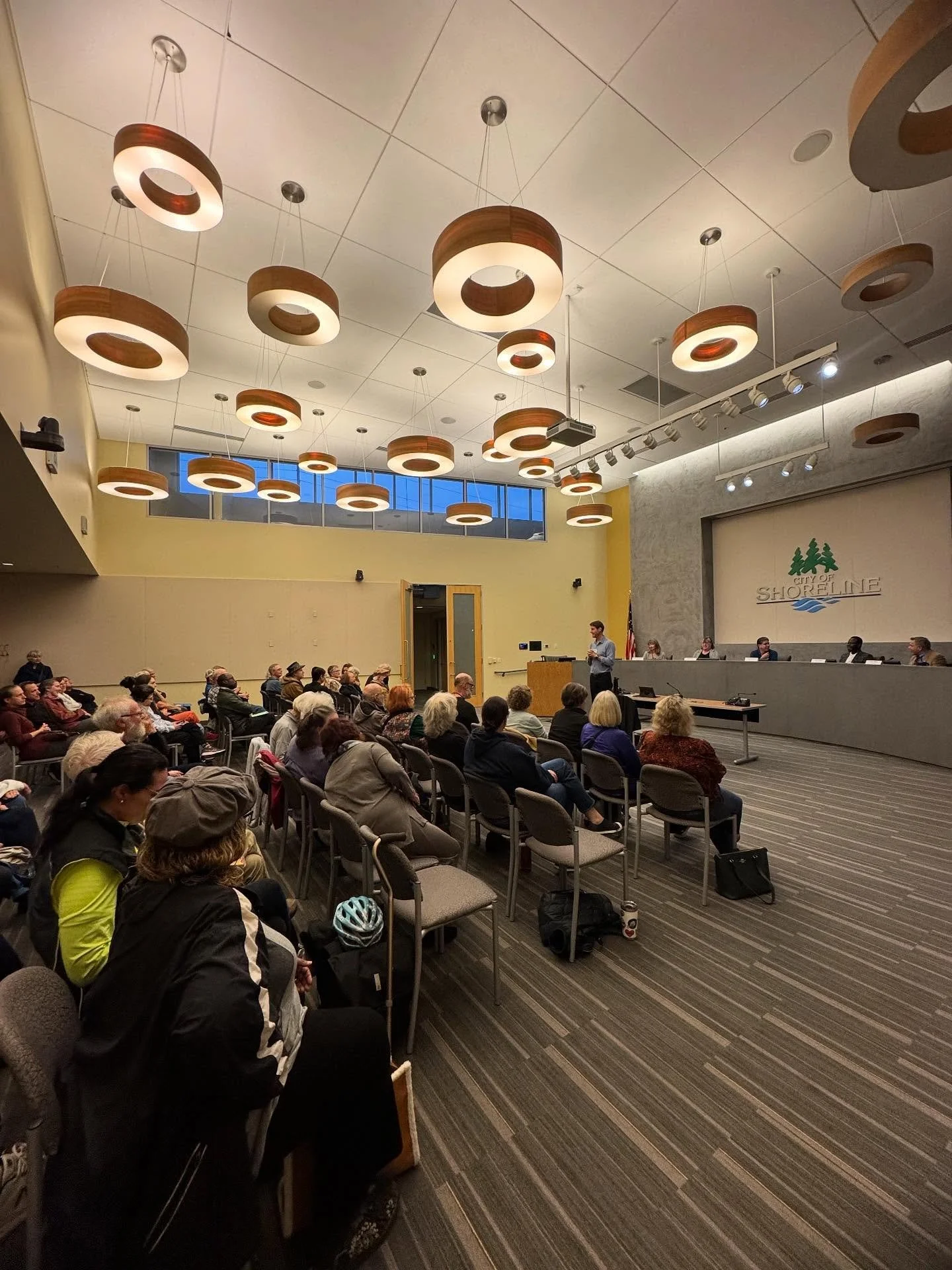 Packed room tonight at the @shorelinechamber Candidate Forum at Shoreline City Hall. Such a great opportunity to hear from the Shoreline City Council candidates.

Thank you to the moderator Dr. Tim Norton. @healthchiropractic 

If you missed this one
