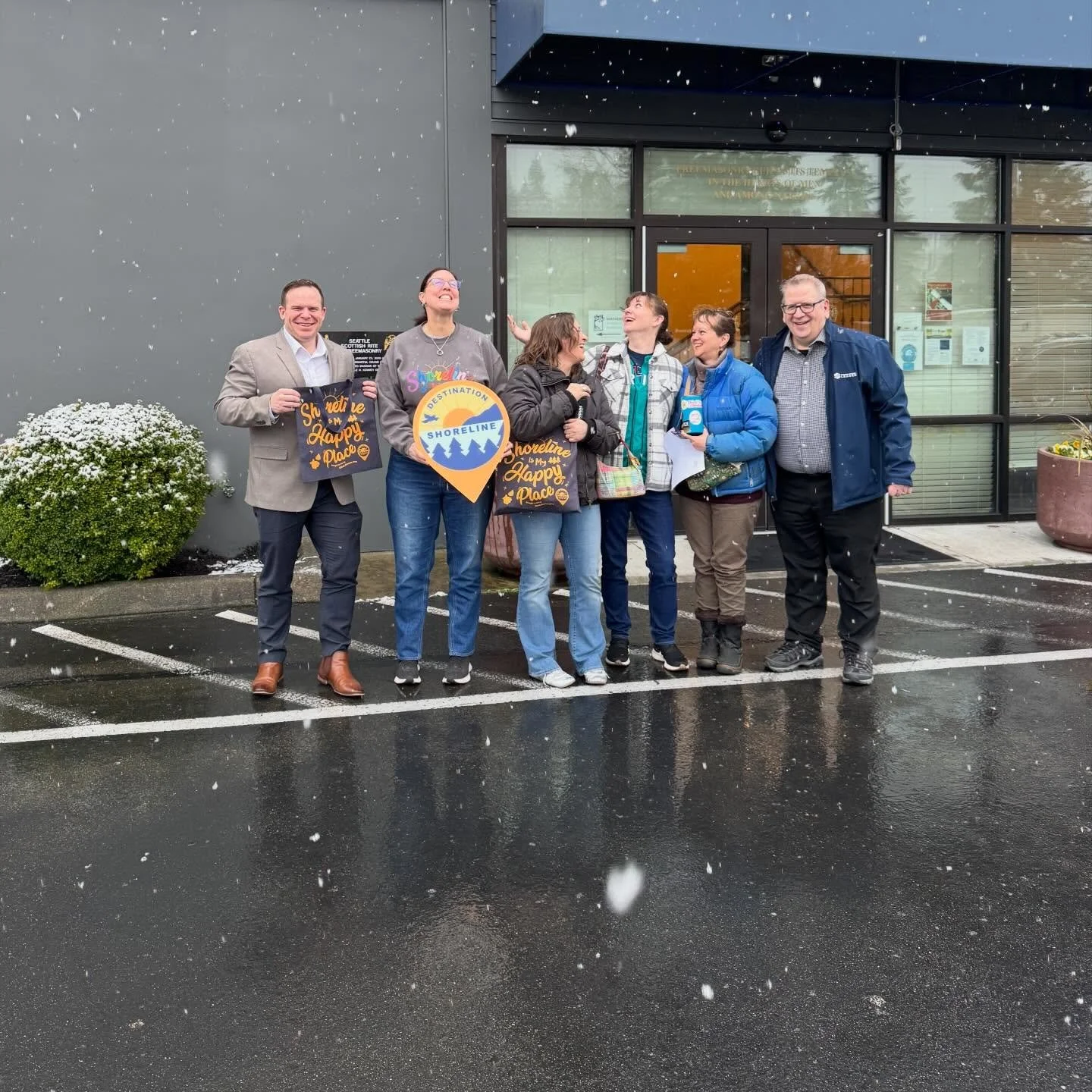 A snowy morning in Shoreline doesn&rsquo;t stop this crew from meeting, connecting, and loving Shoreline! 

The Destination Shoreline logo is officially back in action!

@shorelakearts @lara_grauer @moonshinewellnesspnw @frontdoorcreative @truenorths