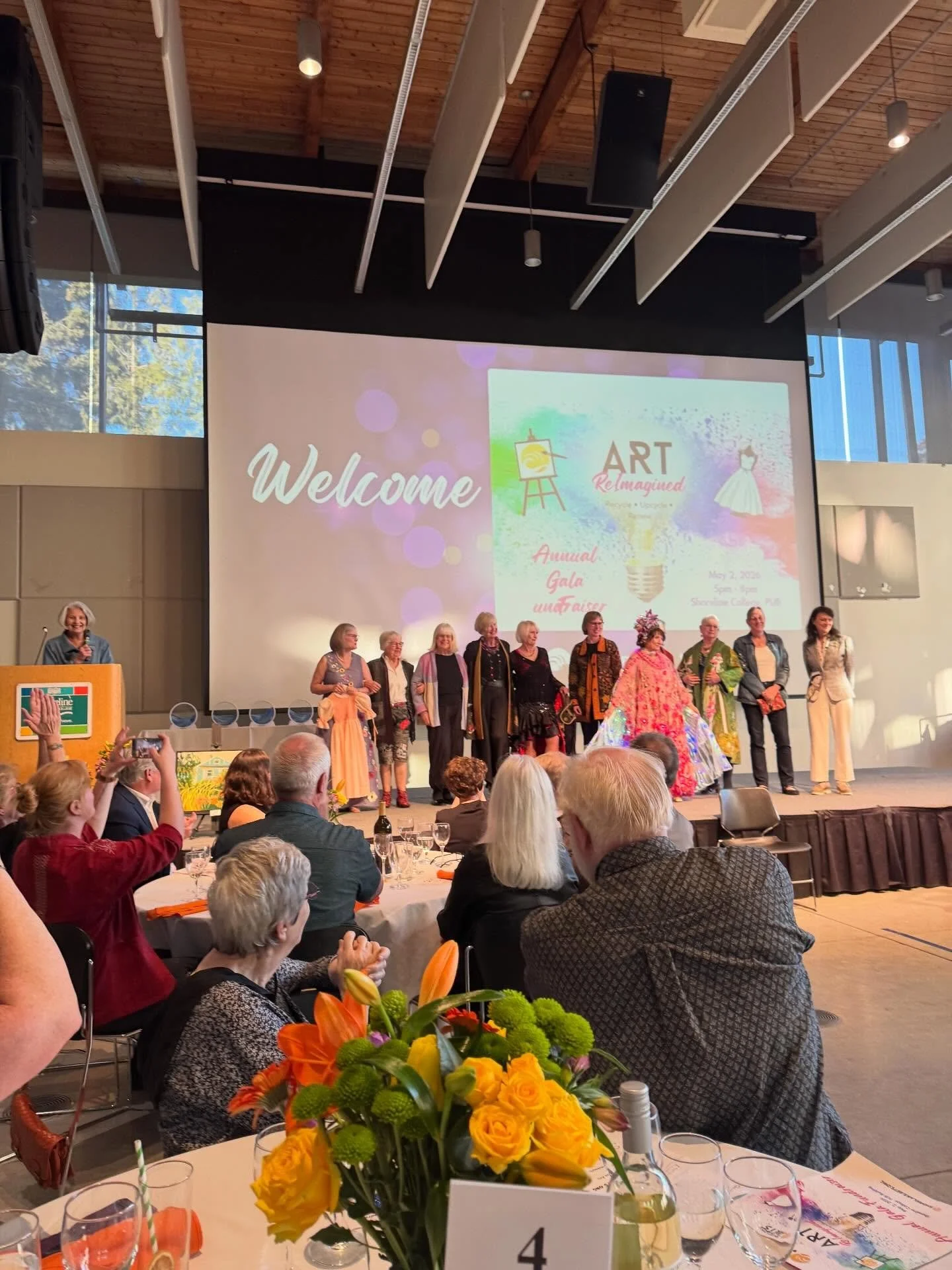 Some beautiful moments from the annual @shorelakearts gala. A beautiful evening full of community, art, and celebration. Thank you to the fabulous @laurajames007 for a wonderful event!

#shorelinecommunity  #shorelinewa #shorelineart #shorelineismyha