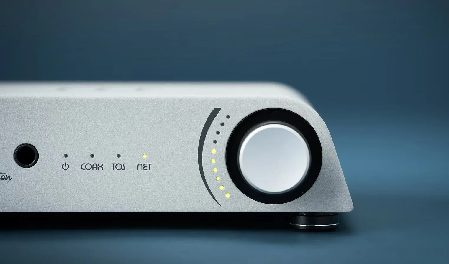 Wattson Madison Streamer DAC network audio streamer with dual-differential analog stage in compact light gray aluminum chassis