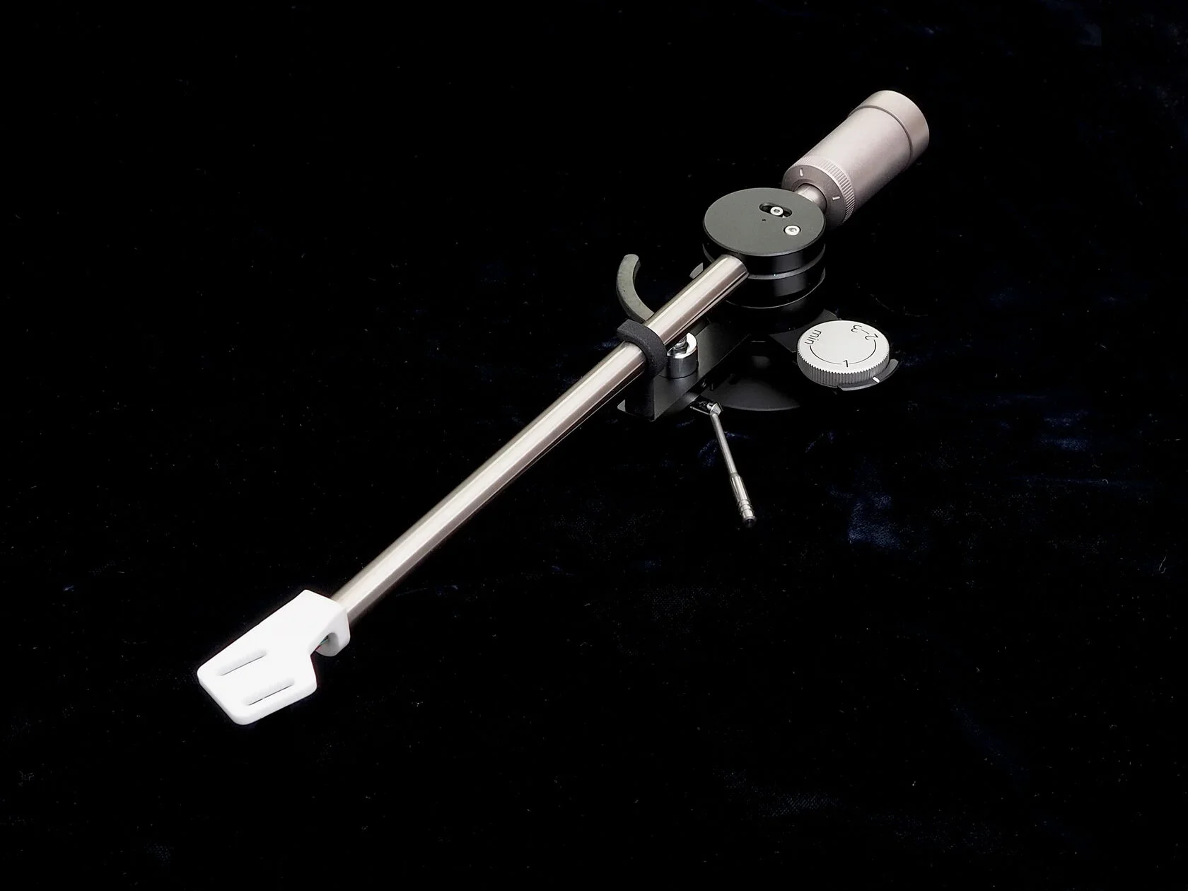 Korf TA-SF9 fixed-headshell tonearm with stainless-steel arm tube and white ceramic headshell.