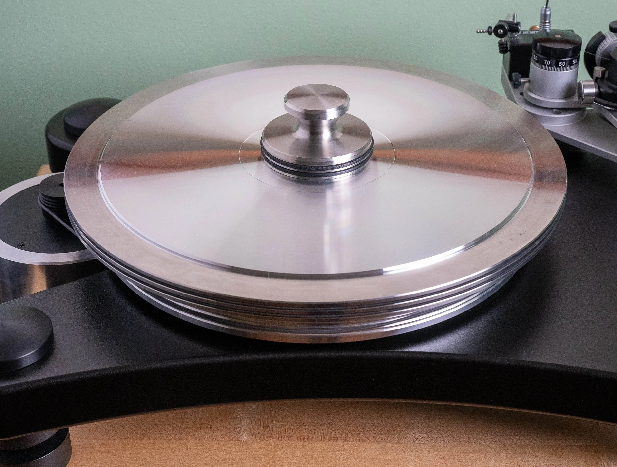 Close-up of the VPI Prime’s aluminum platter fitted with the VPI periphery ring clamp and HRX record weight.