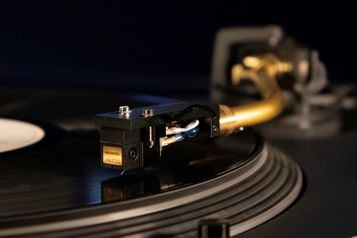 Nagaoka MP-700 phono cartrige mounted on a tonearm and playing a record