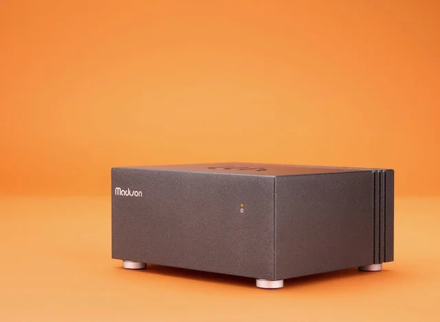 Wattson Madison Power S reference external power supply for Wattson streamers, showing an a 3/4 front view in dark gray.