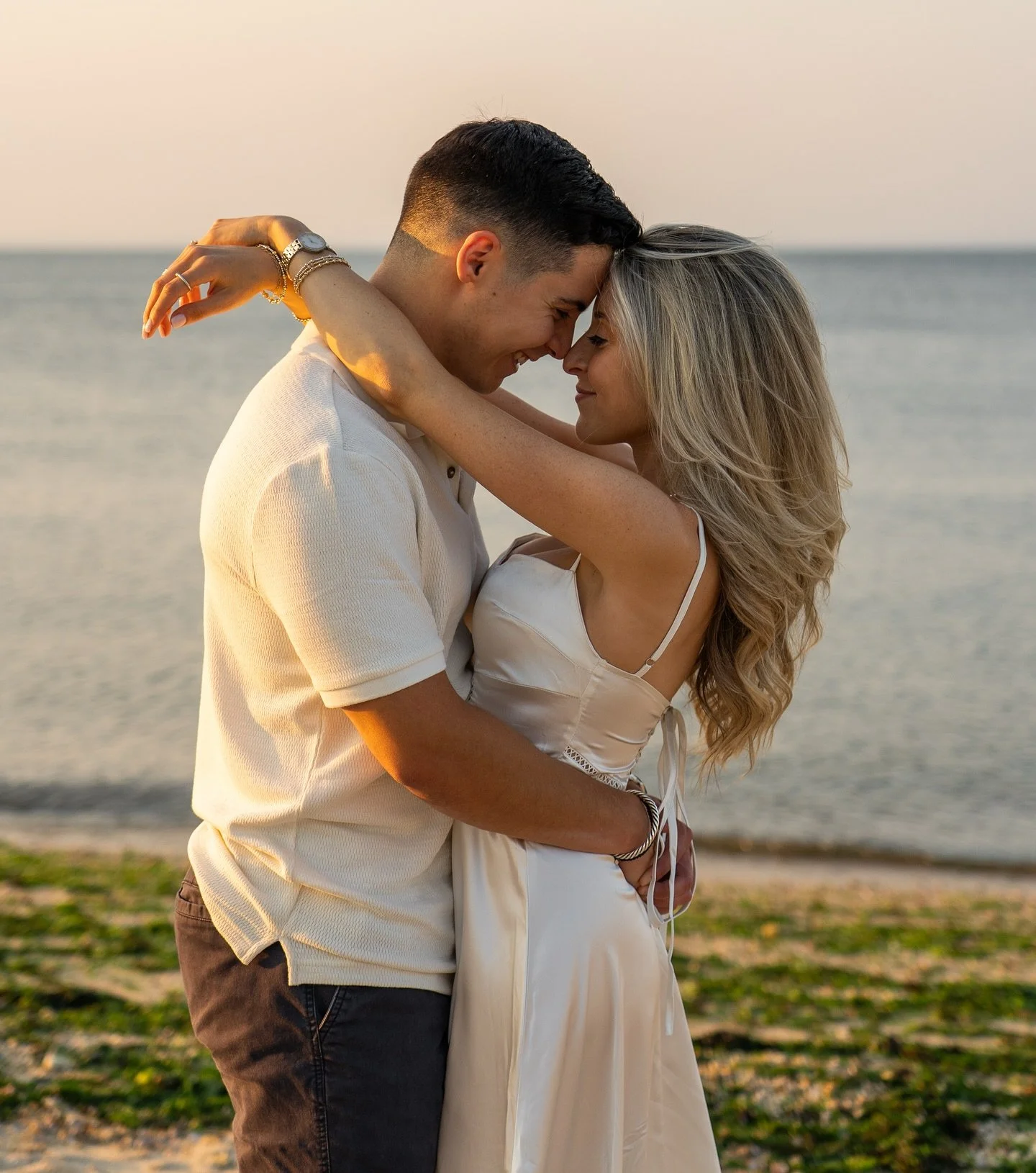 the most natural glow for my bride to be🤭☀️
@ashhthompson 

photos by @lukebelanic 

Tan formula: @nudasunless 1/2 Cappuccino + 1/2 Coco left on for 2 hours

Located @fusionhairsalonny ⚡️

book your bridal glow today using the booking link in my bio