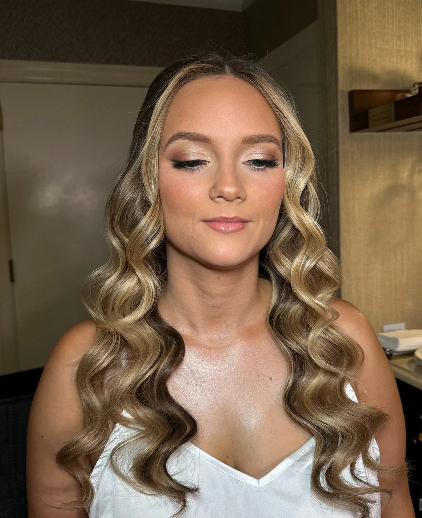 Lea🩵💍
@leakomitzky 

Hair by  @neenwilsonhair 🫶🏼

Brides to be!!! Secure your date today by inquiring through my website argbeautyy.com 

Limited Availability for 2026!