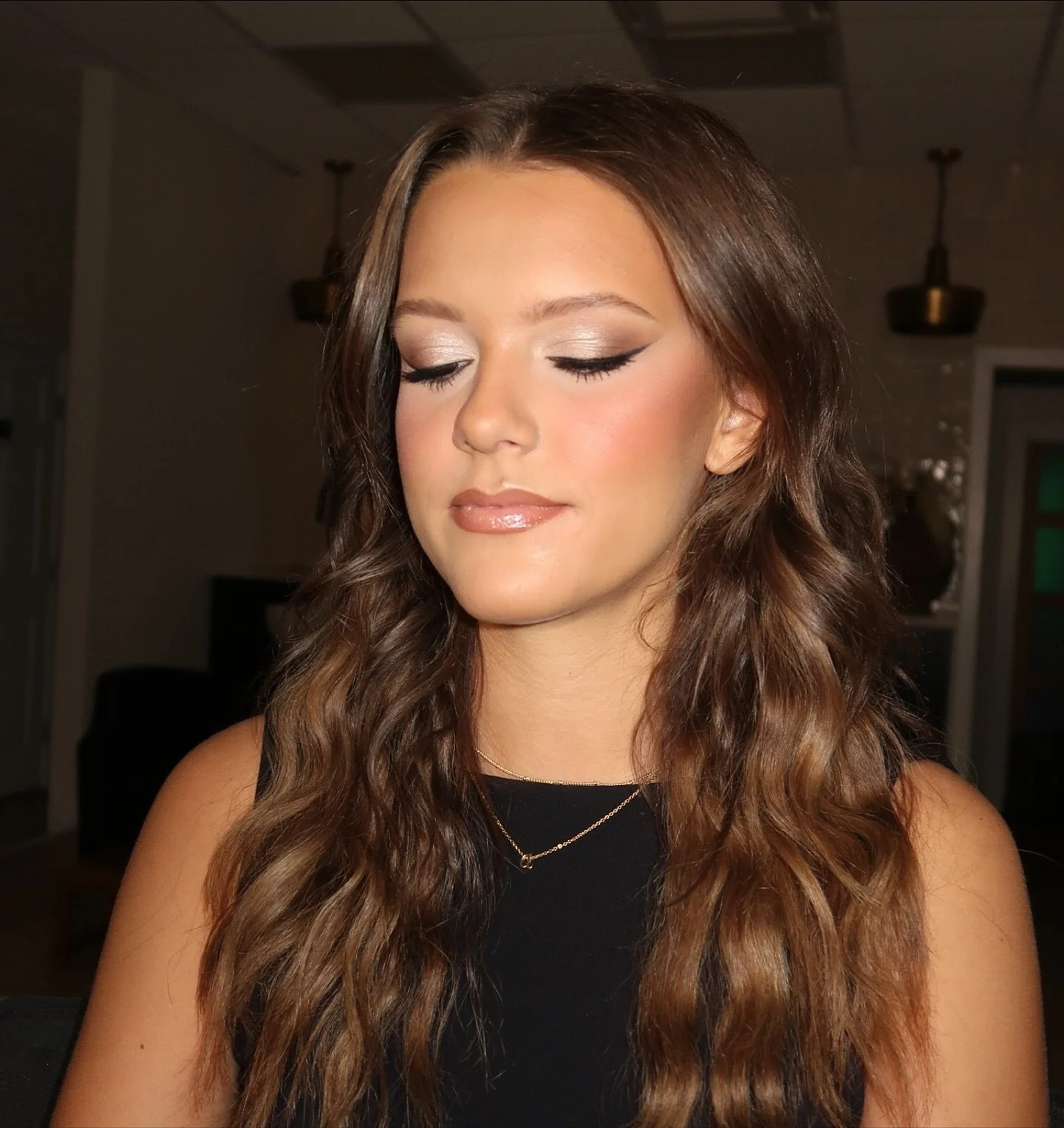 Want to enhance your makeup skills? 1:1 HANDS ON lessons available! Email argbeautyy@gmail.com for all info! 

My girl @juliakranenbergmua did the right side while I did the left&hellip;I swear you can&rsquo;t tell a difference!! She did so amazing!
