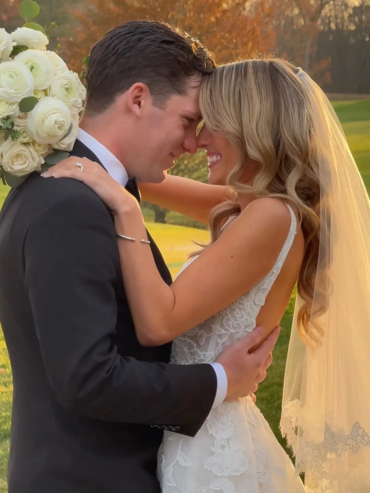 the perfect bridal tan doesn&rsquo;t exi&mdash;- wait never mind 
@nudaprofessional sugar left on my beautiful bride Stefanie for 3 hours! 🤍✨📸
@steffdrautz 

Find me @fusionhairsalonny 

#longislandspraytanning #nudaprofessional #suffolkcountyspray