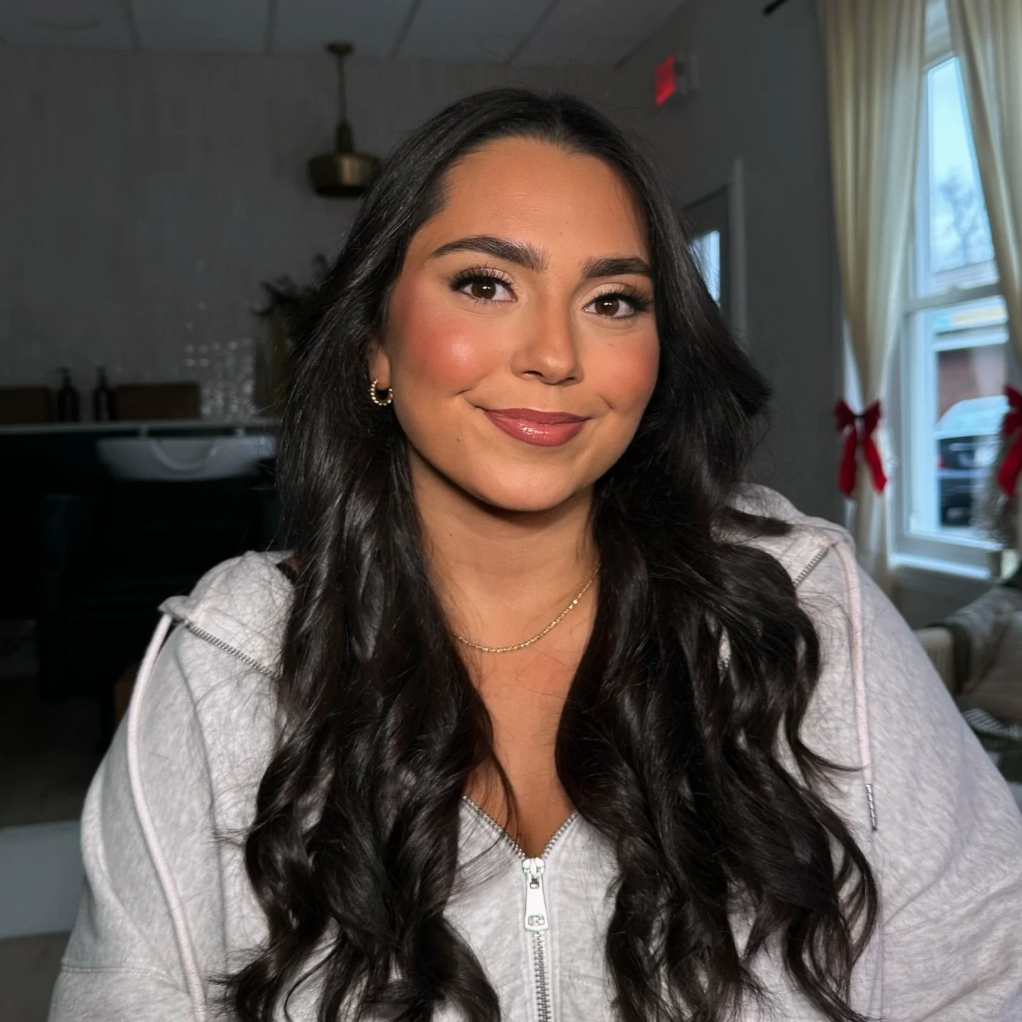 my bestie🤍 @alexrenieris 
Makeup @argbeautyy 
Tan @thetanningroomny @nudaprofessional Milkshake
Blowout @hairby.avarose @fusionhairsalonny 

for all inquiries, contact argbeautyy@gmail.com or book in bio for tanning!!

#holidaymakeup #spraytanartist