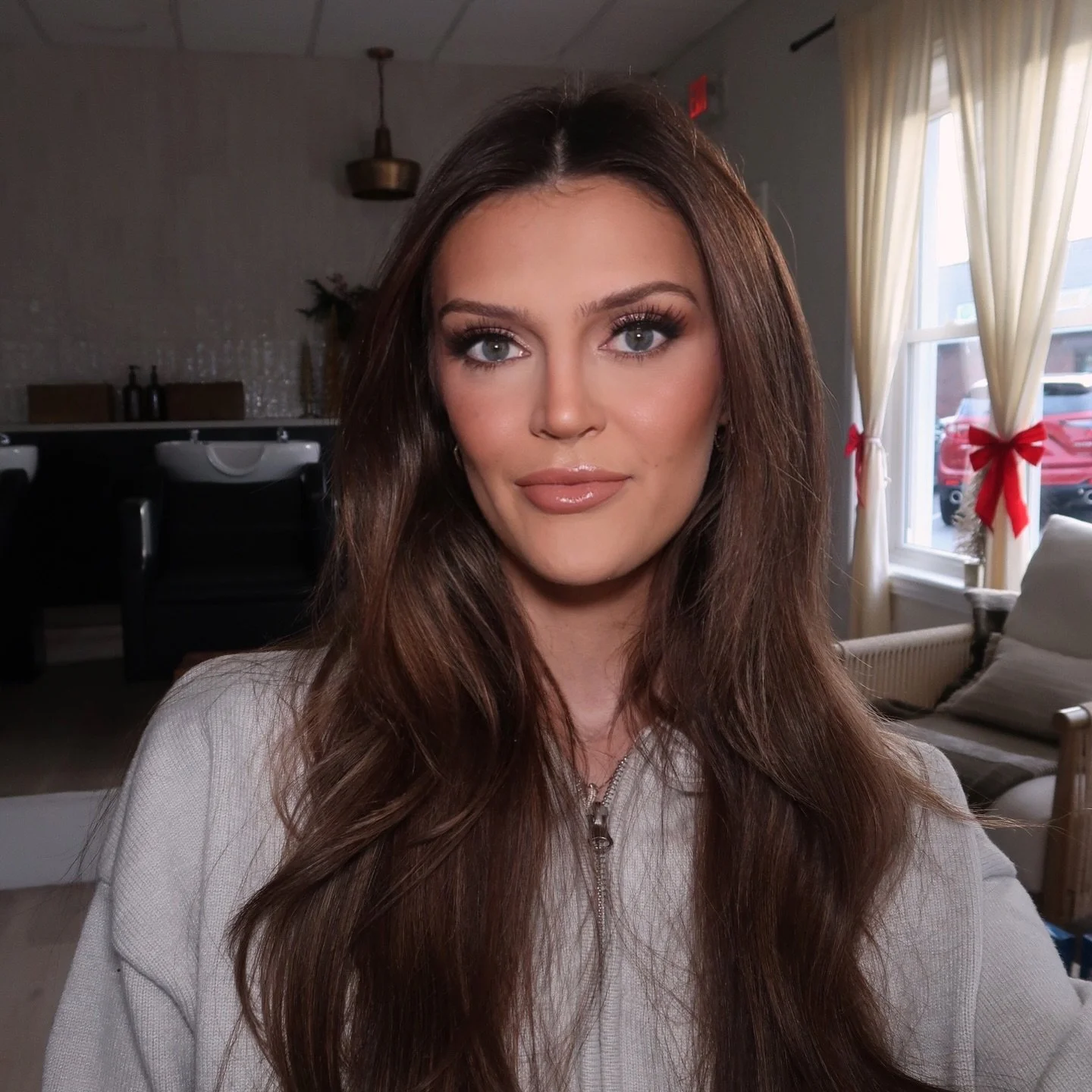 holiday party ready❤️🎁
@amanda_stellwagen @byamandastell 

so excited for my last few brides of 2025, and my 2026 brides to be! 💍
for all inquiries, please email argbeautyy@gmail.com or for more info, www.argbeautyy.com

#bridalmakeup #longislandma