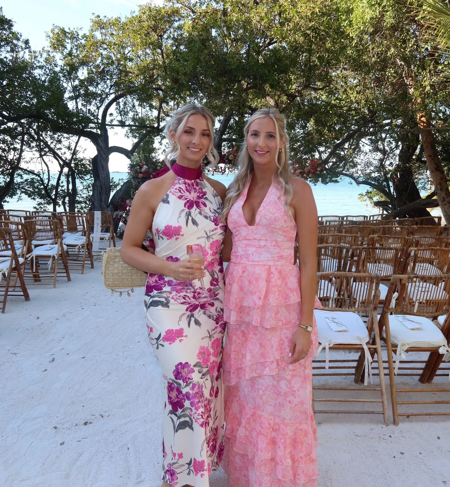 sisters who tan together>
🤎✨🌴
@kristidzurilla @thefacialchemist @erikakelllyy 

mix: @nudaprofessional espresso + hot chocolate + splash of coco🤭

find me @fusionhairsalonny &amp; book using the link in my bio!

Suffolk Country Spray Tan
Spray 