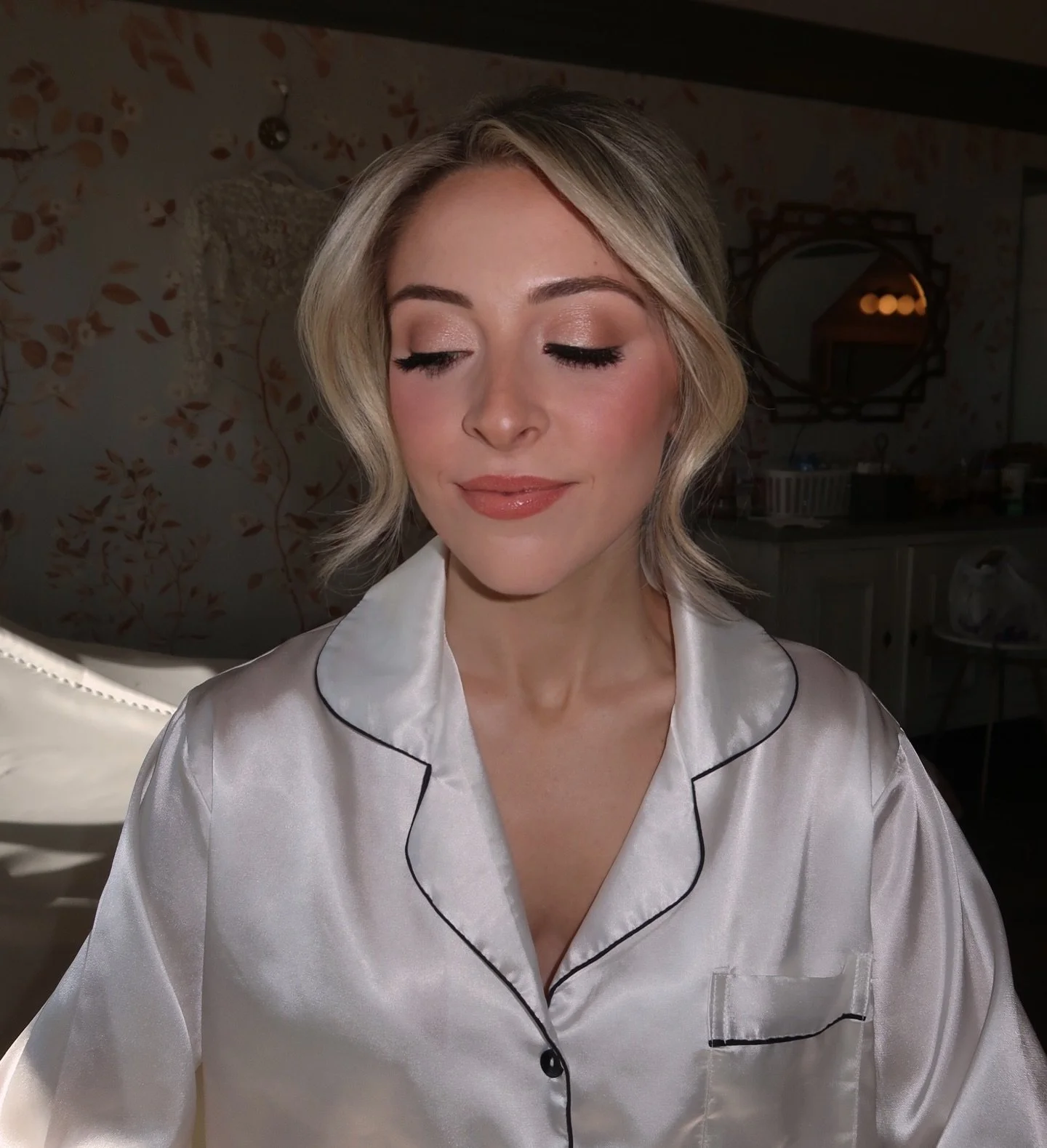 this was a special one&hellip; @ashleyfemia you made the most stunning bride🥹🌷✨

hair @emiliedoesmyhair 🤍
tan @thetanningroomny (YES a tan can be natural!!!!)🤣

For all inquires, email argbeautyy@gmail.com or visit argbeautyy.com for more info🫶?