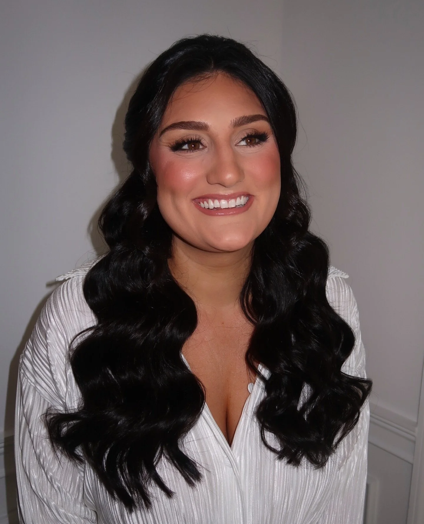 Giana💛✨
@gianalichtman 

Hair by @neenwilsonhair 
Tan @thetanningroomny solution used: @dolceglow olive 9.5 + senza 12% 🤎
Makeup @argbeautyy 
Hair color @stylesbysabrina @fusionhairsalonny 
Venue @watersedgecenterport 

For all inquiries please ema