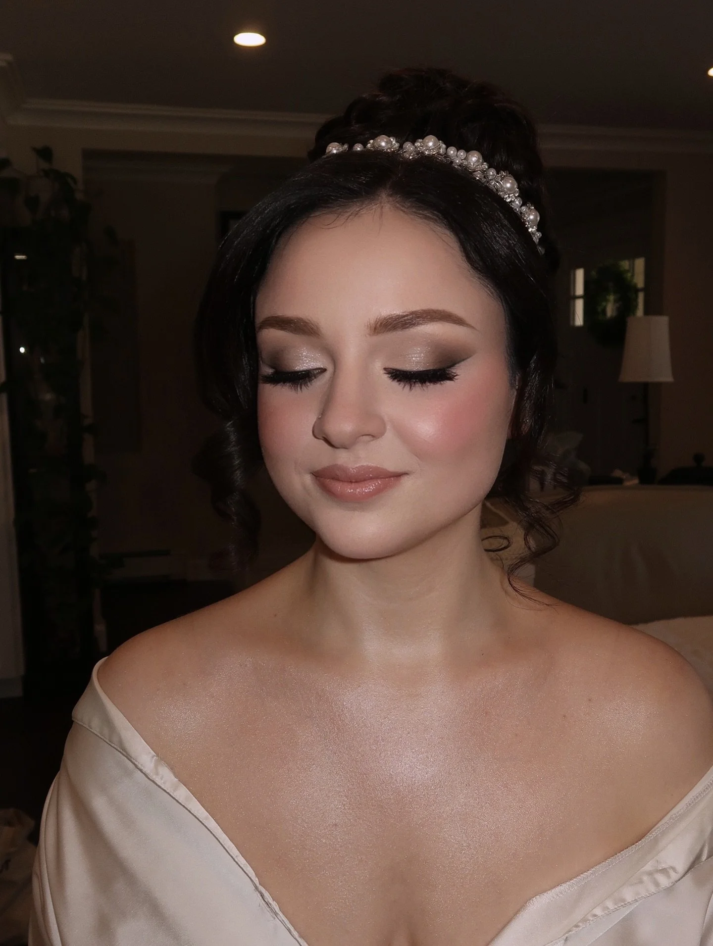 Ayla✨
@ayla.acerbo 

Full glam, bold blush &amp; fluffy lashes😚🤌🏼

Hair by my girl @neenwilsonhair 
Venue @tellersislip 
Content creator @slickcreationsli_emily 
Photo @exophotography 

Email for availability 💞 argbeautyy@gmail.com 

New York Mak