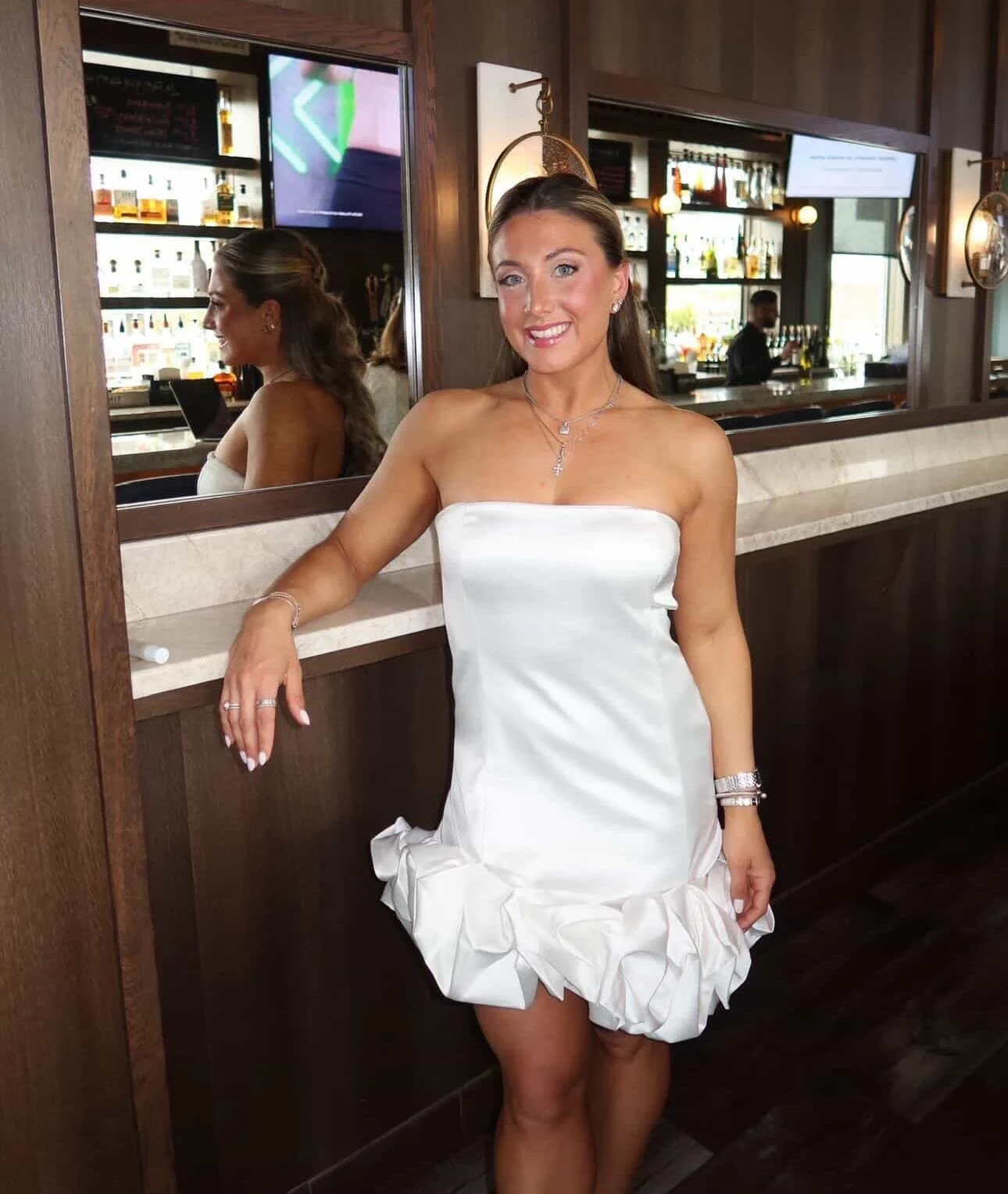 Bridal shower glow! @rosalie_libardi 🤎

Mix: @nudaprofessional milkshake + dark chocolate☀️
Left on for 3.5-4 hours!

Book your glow through the booking link in my bio! 💞
Find me @fusionhairsalonny ⚡️

Spray Tanning Long Island
Airbrush Spray Tan
S