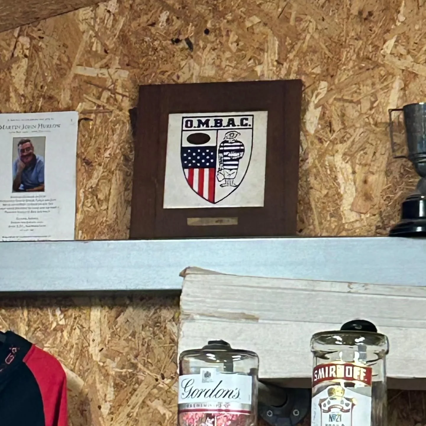 HOW DID THIS GET HERE?! After a wet match for @archers_rfc, former OMBAC Wallaby @eliasjvaldivia entered the club house of opponents @tenbyunitedrfc for a post match tipple. On the wall he discovered an @ombacrugby plaque behind the bar. 4800 miles f