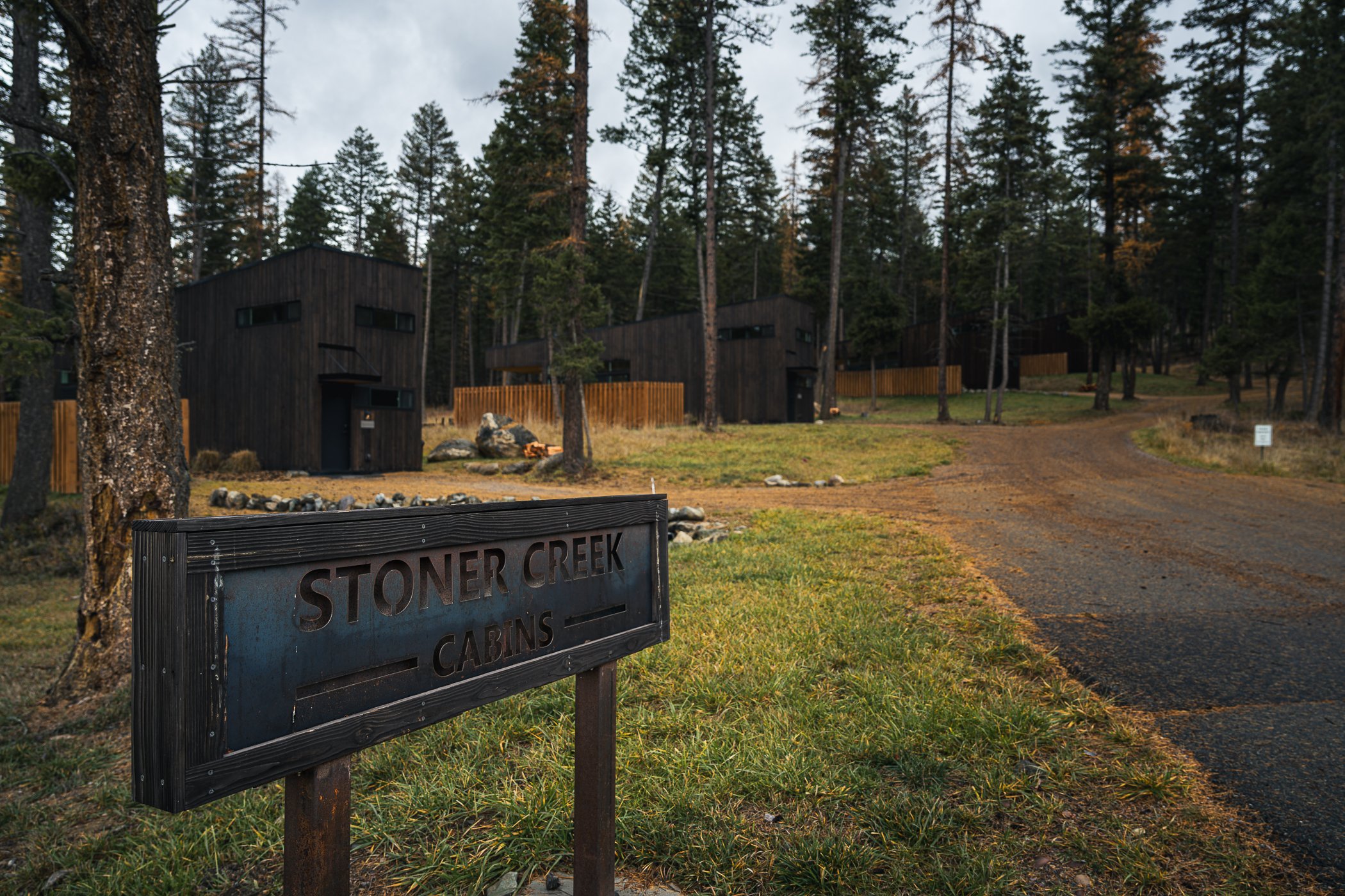 View of the entry into Stoner Creek Cabins with front sign