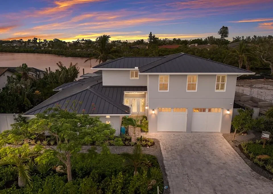 $2,000,000 | 4 Winslow Place, Longboat Key 