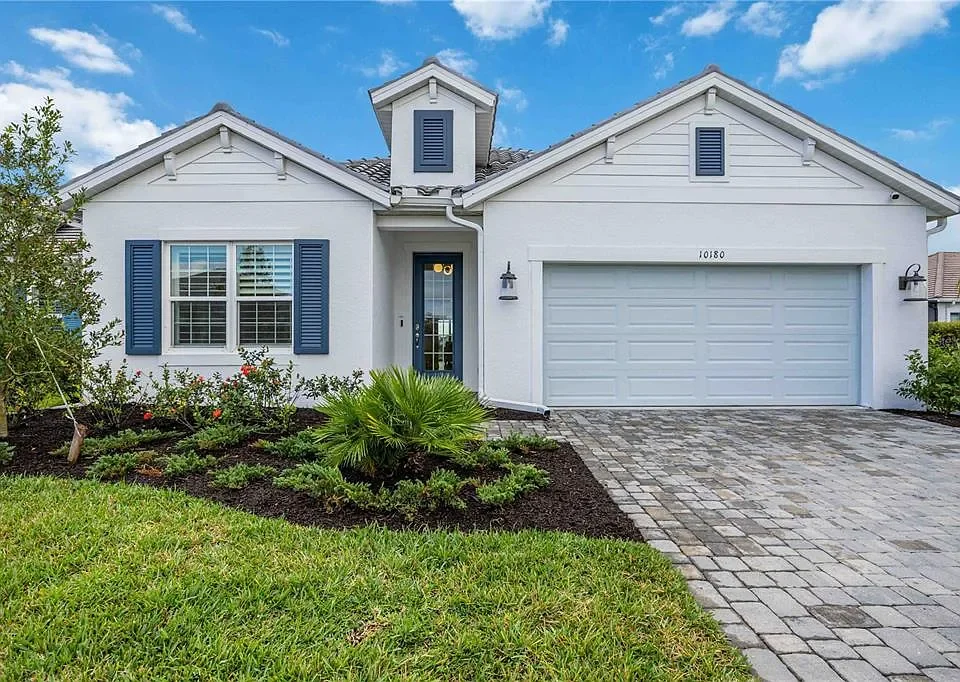 $720,000 | 10180 Canaveral Cir, Sarasota