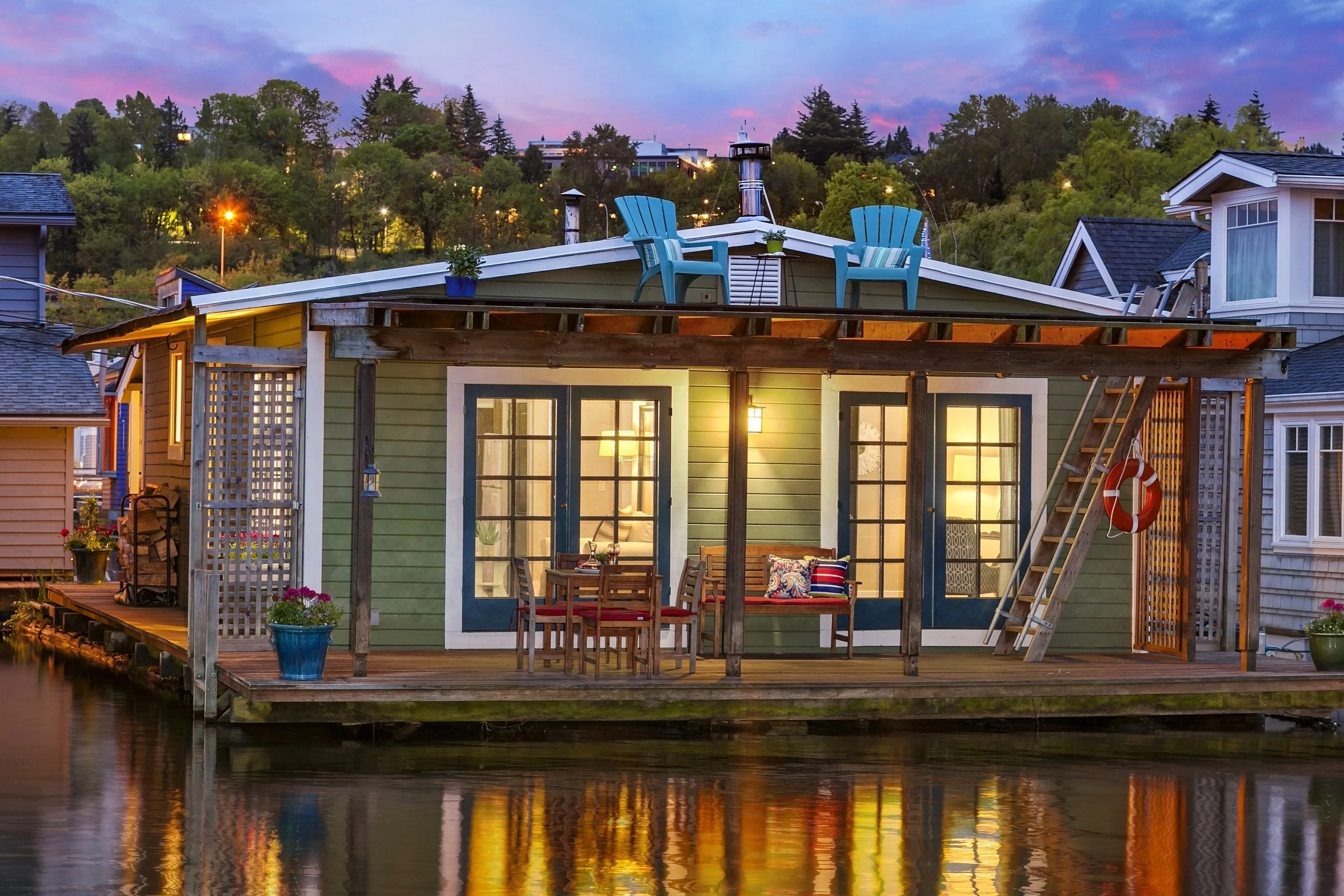 Exterior Lead Paint Remediation and Restoration project on a House Boat in Seattle, WA - Healthy, Eco Conscious, Lead Paint Removal