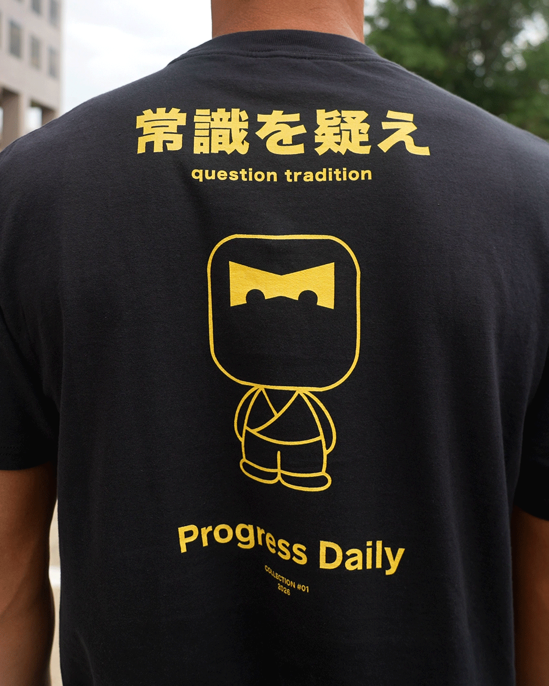 Untitled-1_0006_black-shirt-back-closeup.png