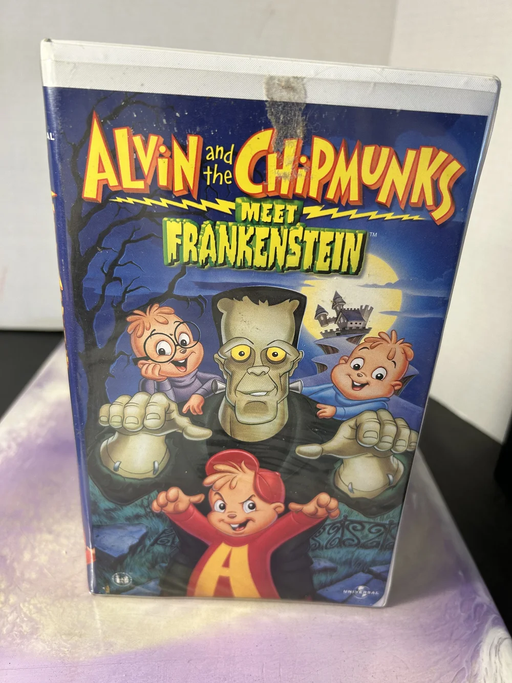 Alvin and the Chipmunks Meet FRANKENSTEIN (2000) VHS Clamshell
