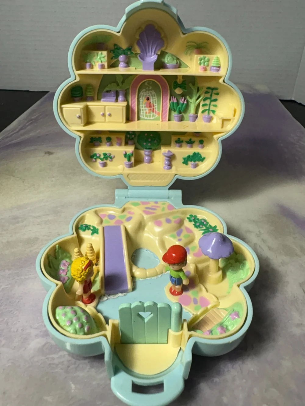 Vintage 1990 Polly Pocket Polly Midge's Flower Shop w/