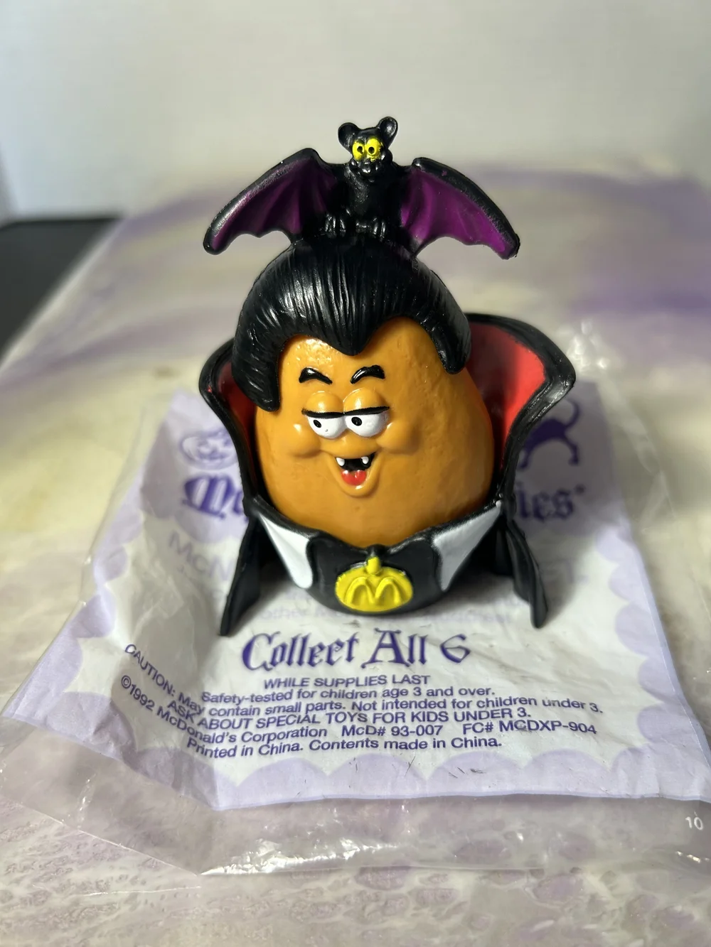 マクドナルド　McDonald's ハロウィン　ミールトイ　アメトイ　アンダー3 1992 McDonald's Chicken McNugget Nugget Buddies Halloween Vampire