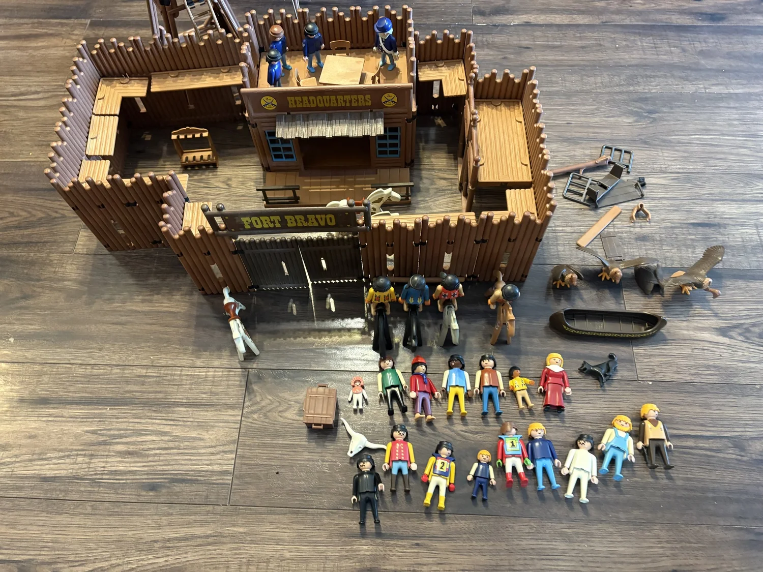 PLAYMOBIL 3773  Fort Bravo  Avec Personnages Et Acceessoires EUR 50,00 - FR