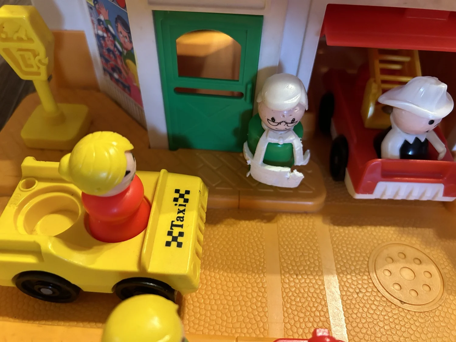 フィッシャープライス　メインストリート　1986年 Vintage 1986 FISHER PRICE LITTLE PEOPLE MAIN STREET w/RAMPS