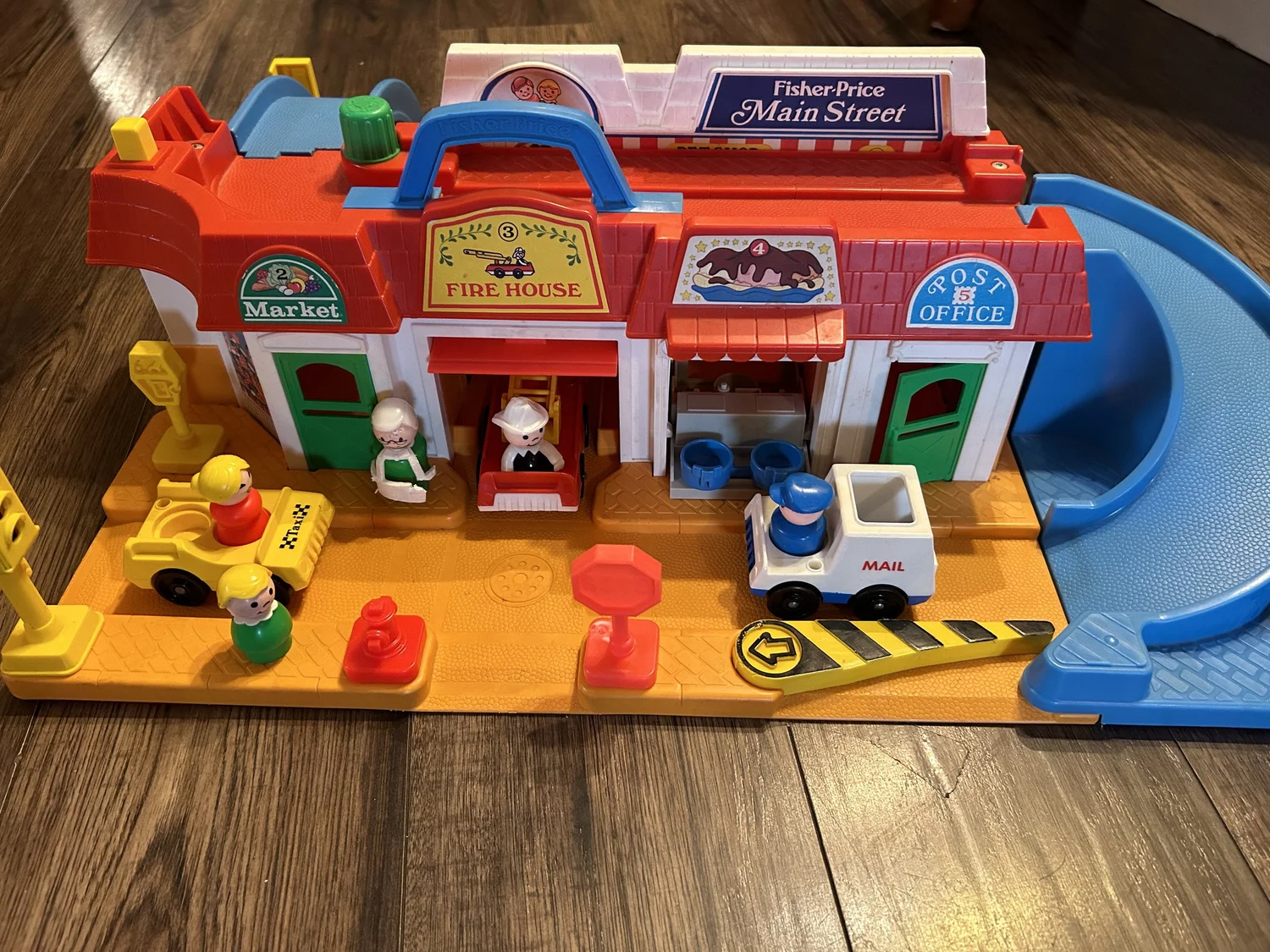 フィッシャープライス　メインストリート　1986年 Vintage 1986 FISHER PRICE LITTLE PEOPLE MAIN STREET w/RAMPS