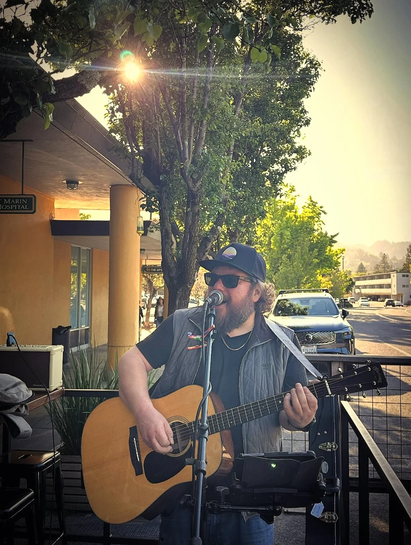 PINT NIGHT &amp; LIVE MUSIC: Michael Brown