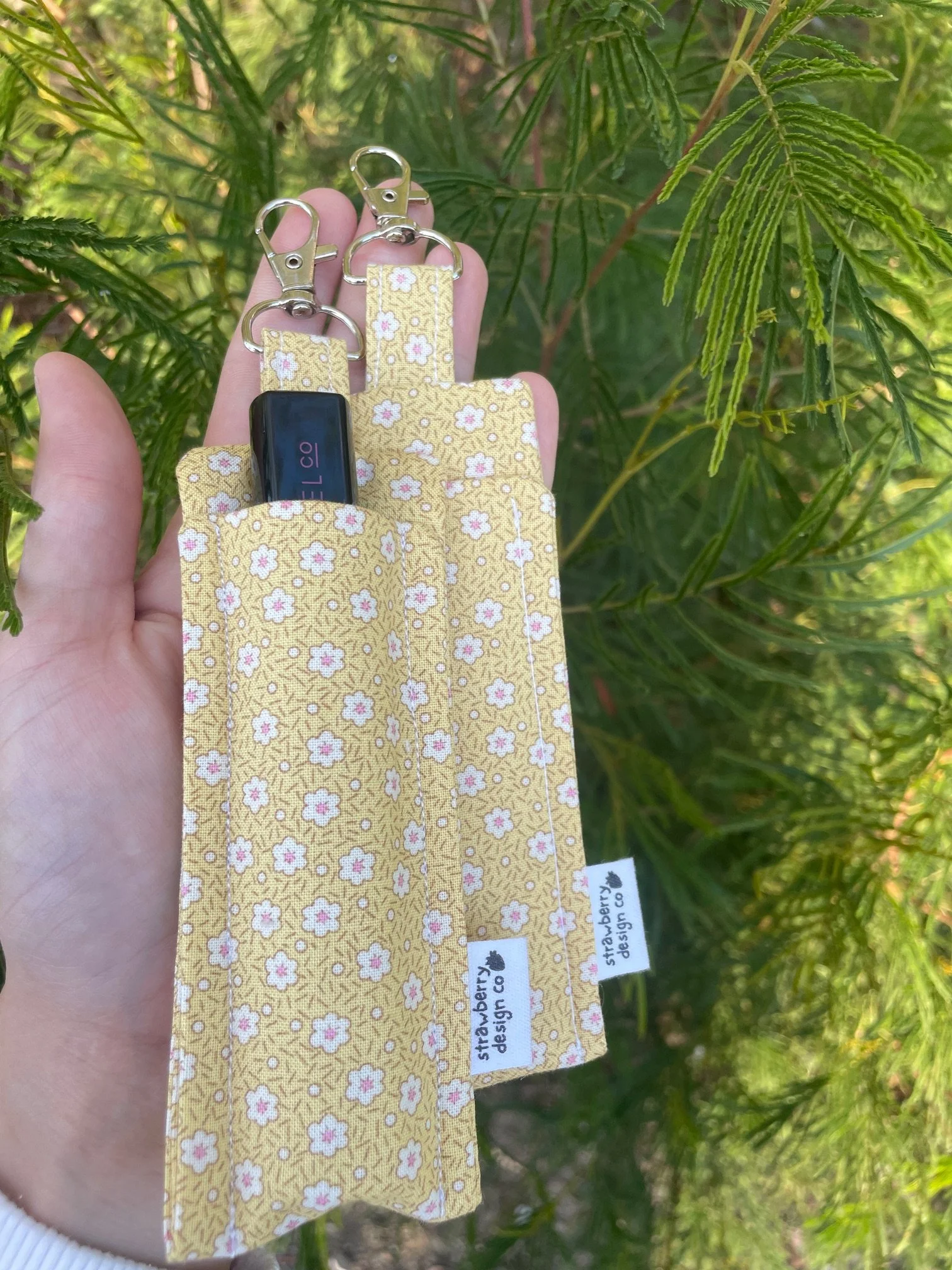 Yellow Daisy Lipgloss Holder 1.jpeg