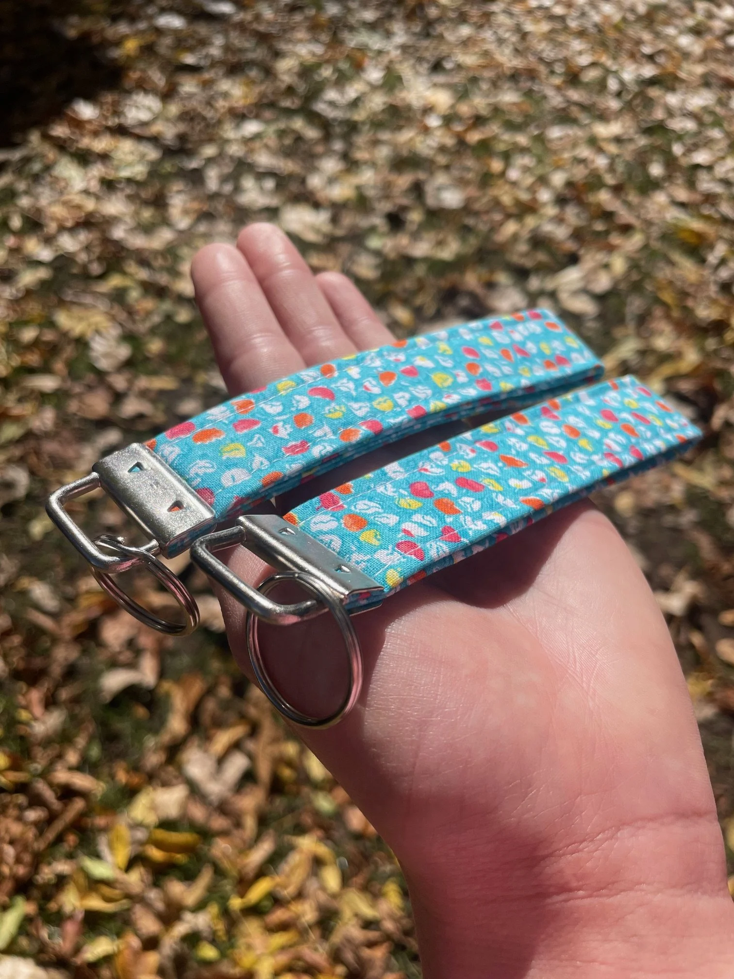 Blue Tiny Floral Wristlet - Back.jpeg