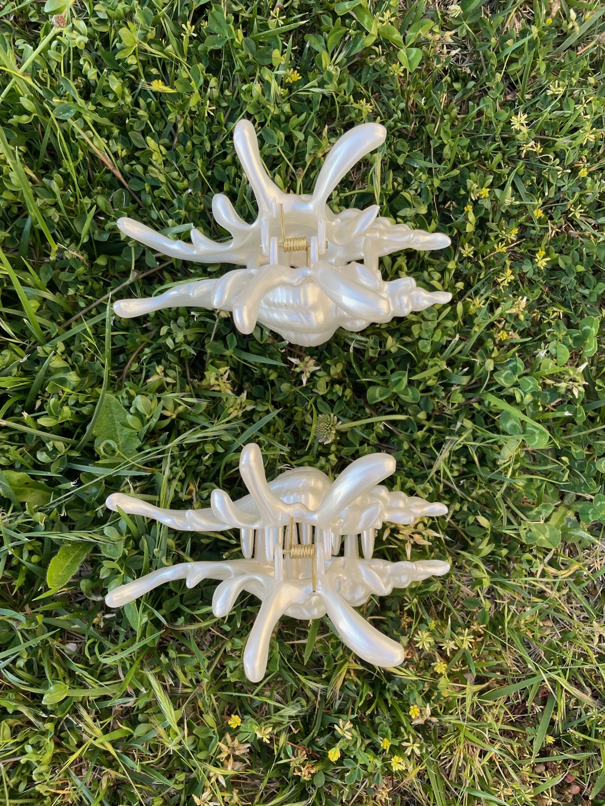 Pearl Hair Claw 3 .jpg