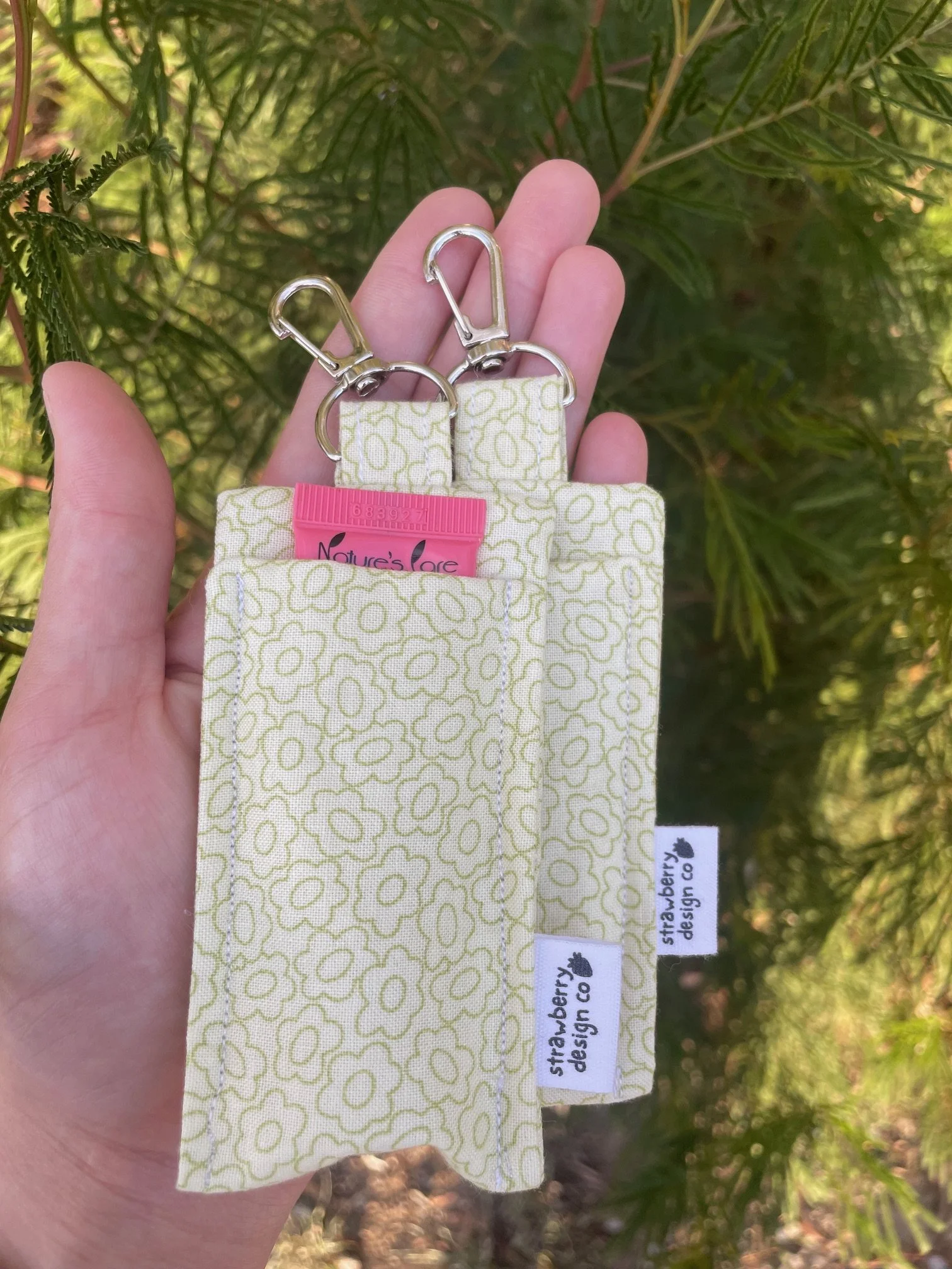 Green Squiggle Lipgloss Holder 2.jpeg